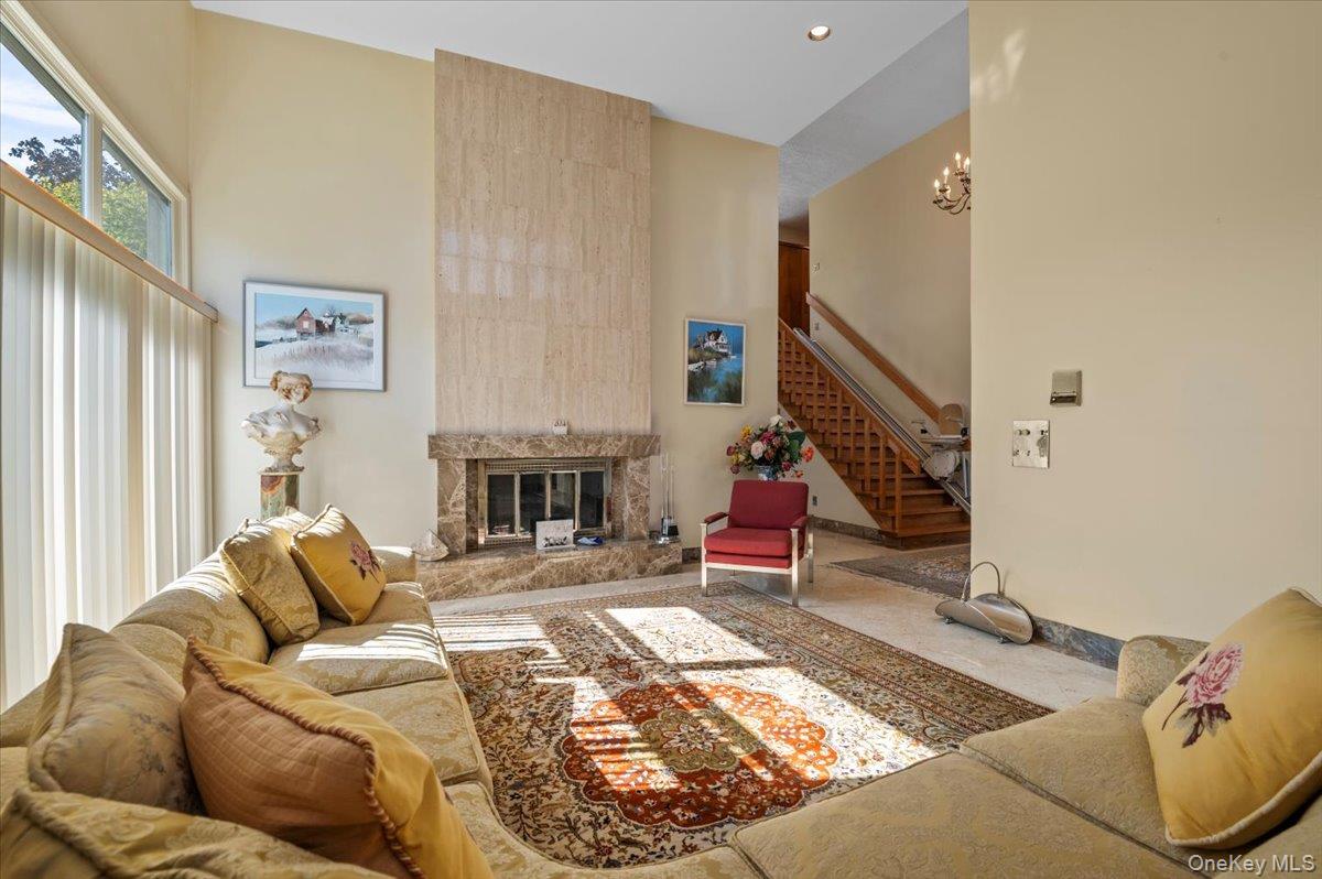 292 Breezyway, Lawrence, NY 11559