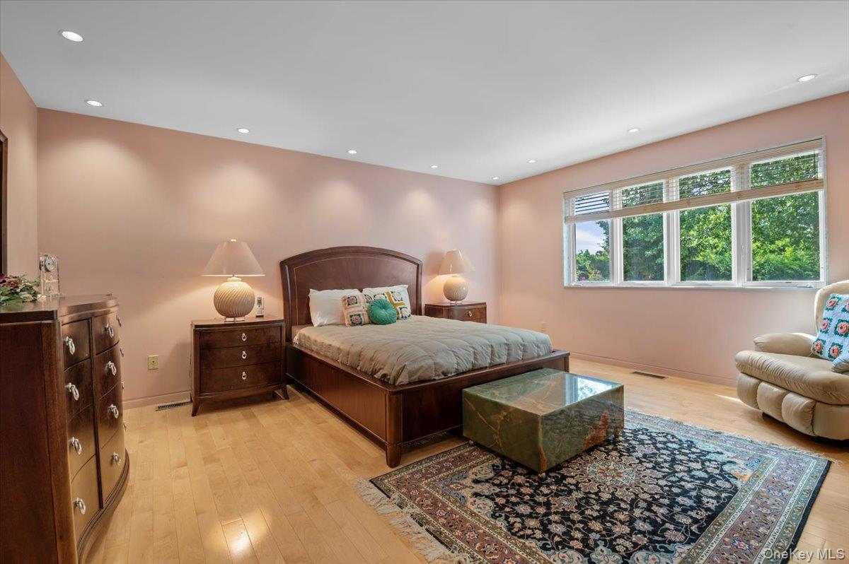 292 Breezyway, Lawrence, NY 11559