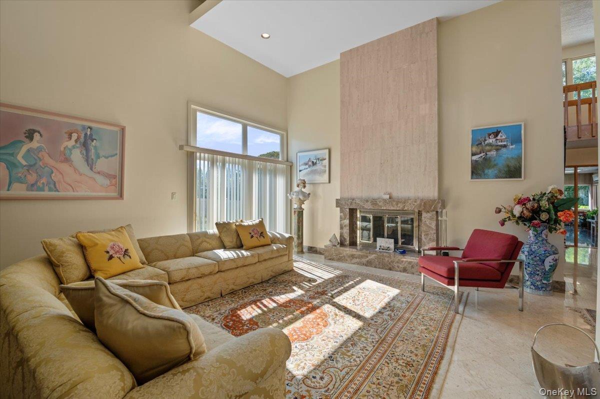 292 Breezyway, Lawrence, NY 11559