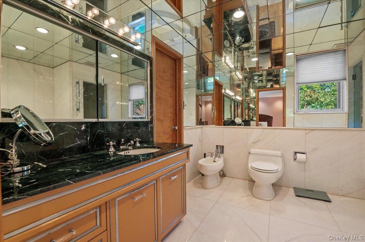 292 Breezyway, Lawrence, NY 11559