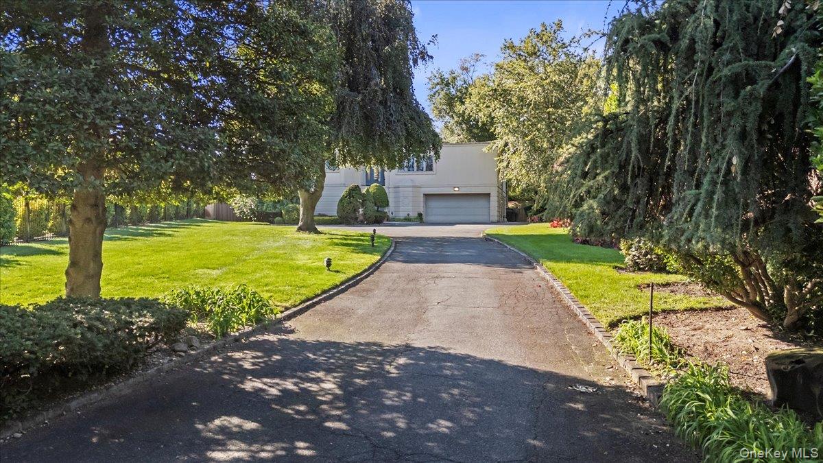 292 Breezyway, Lawrence, NY 11559