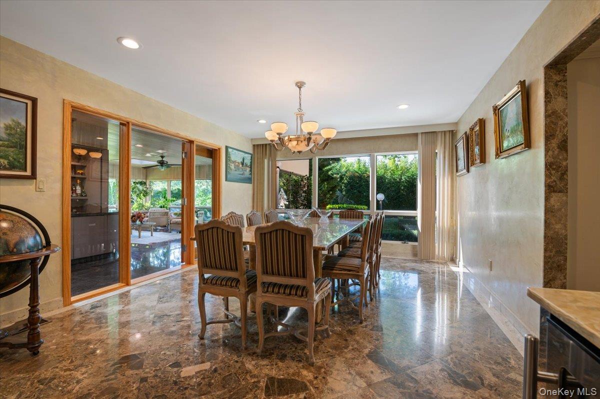 292 Breezyway, Lawrence, NY 11559