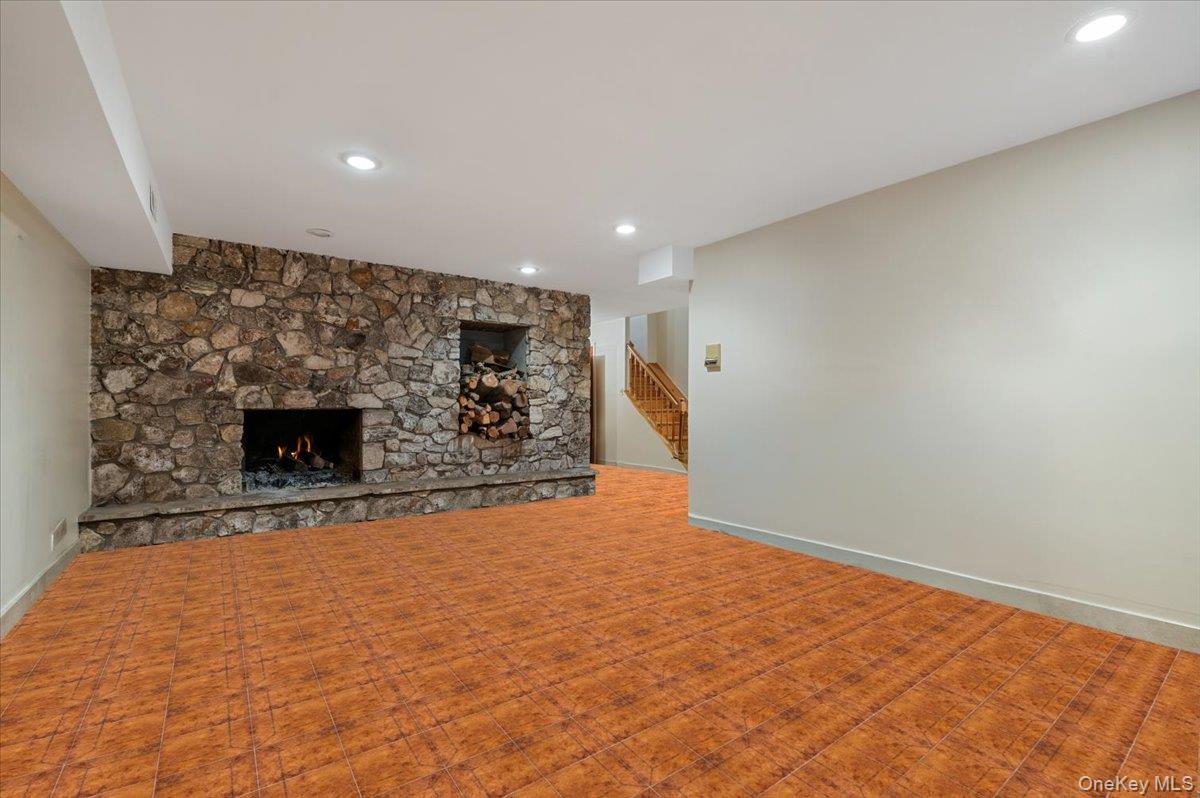 292 Breezyway, Lawrence, NY 11559