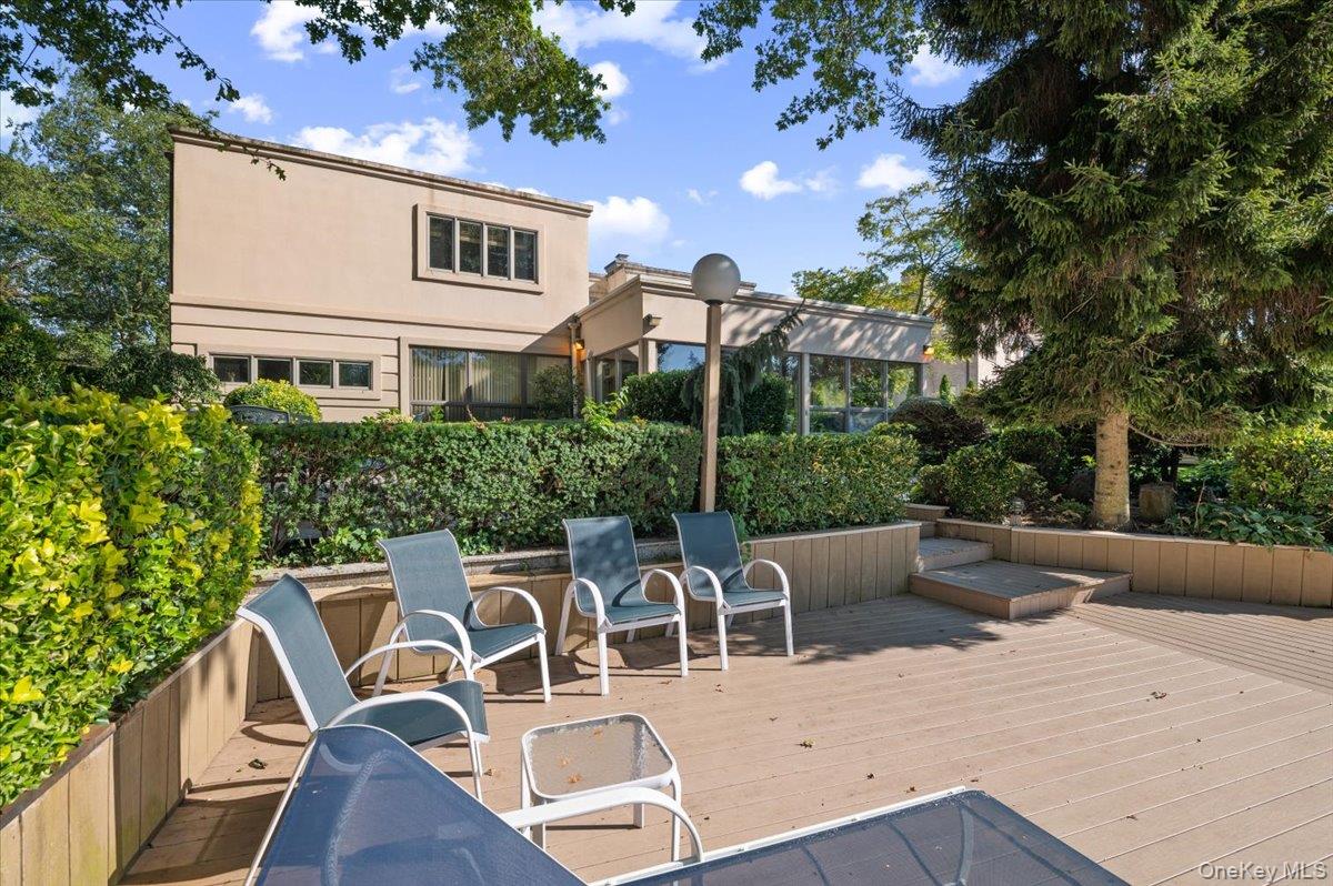 292 Breezyway, Lawrence, NY 11559