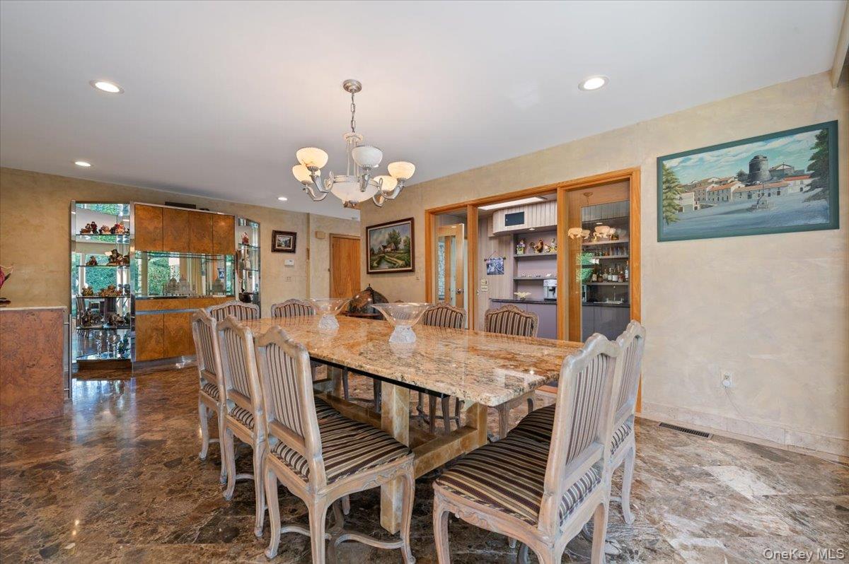 292 Breezyway, Lawrence, NY 11559