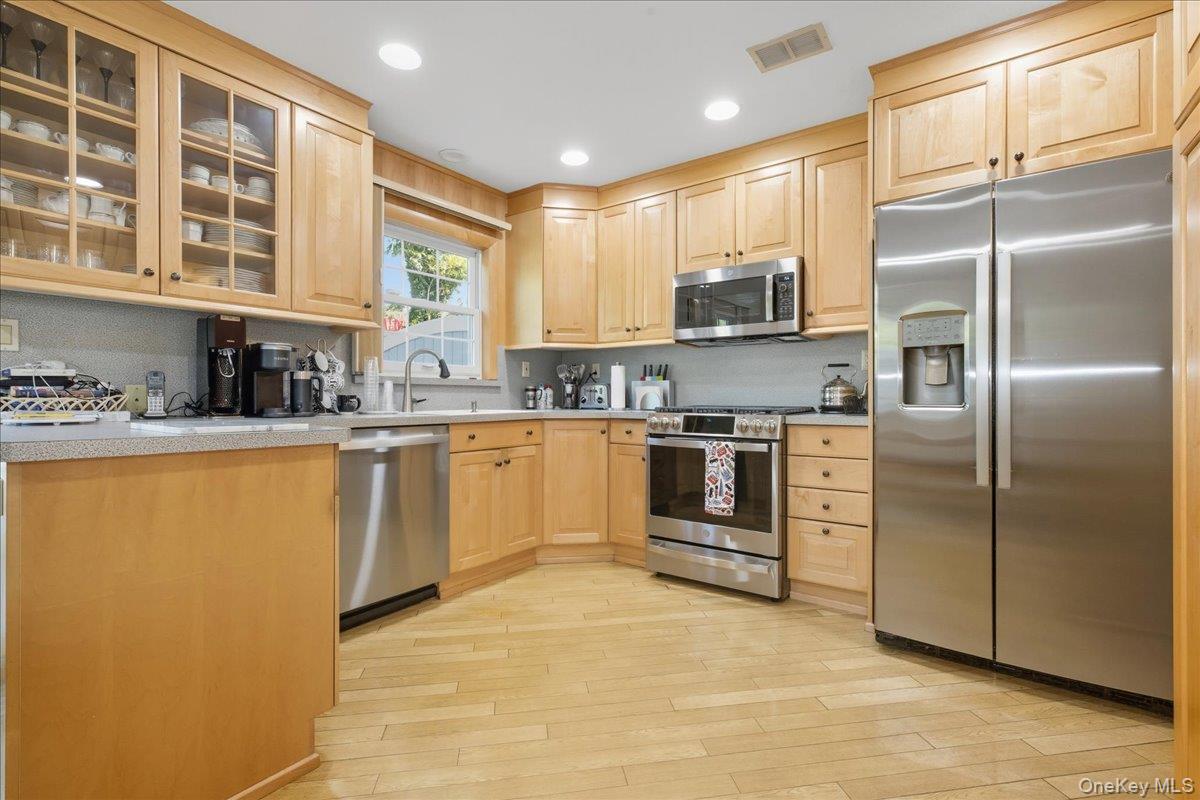 6227 Douglaston Parkway # 13, Douglaston, NY 11362