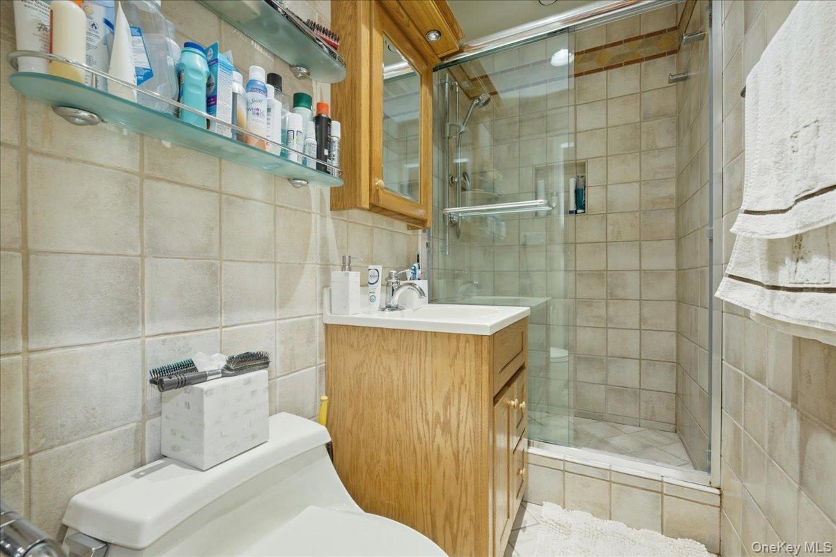 6227 Douglaston Parkway # 13, Douglaston, NY 11362