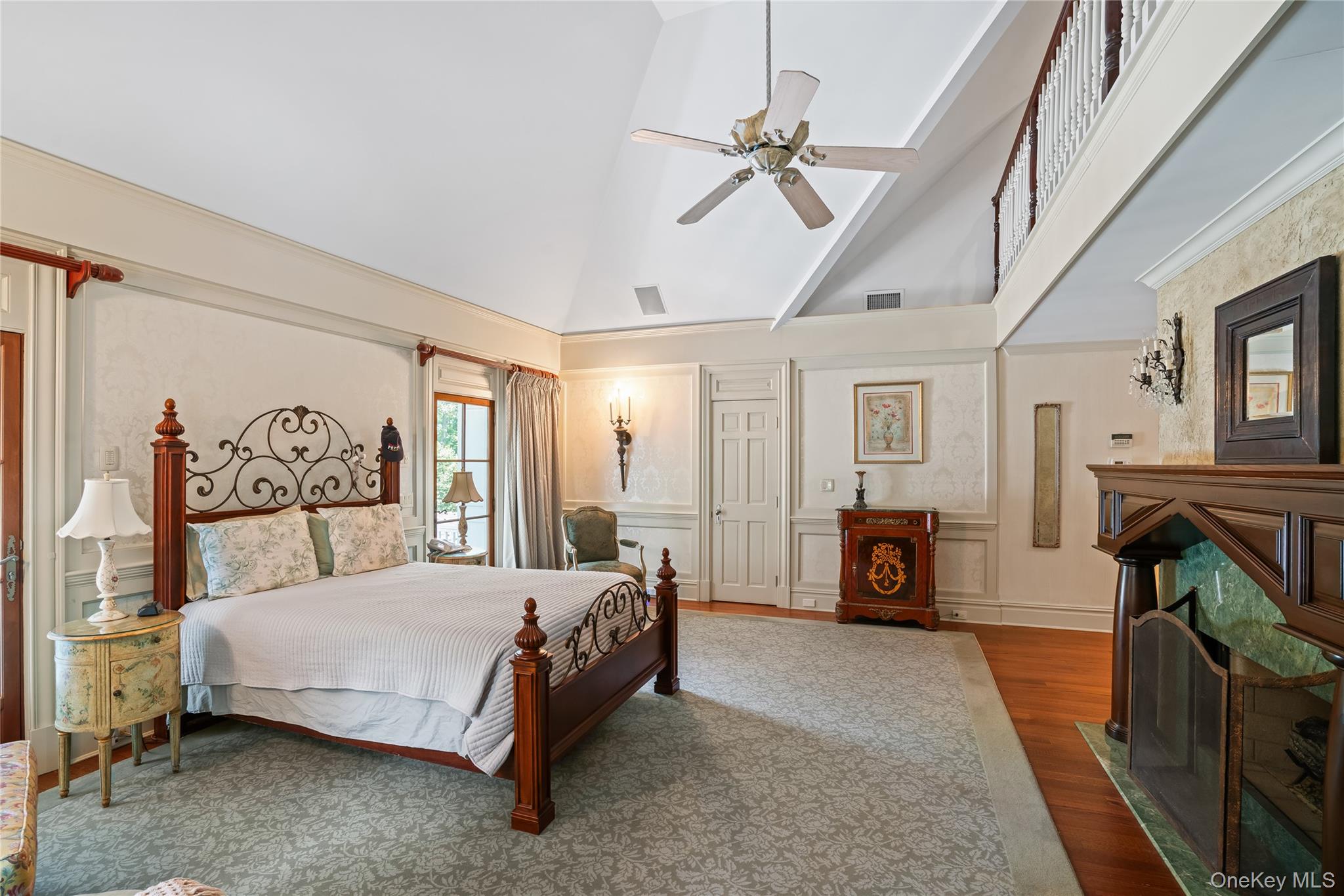 820 Bryant Avenue, Roslyn Harbor, NY 11576