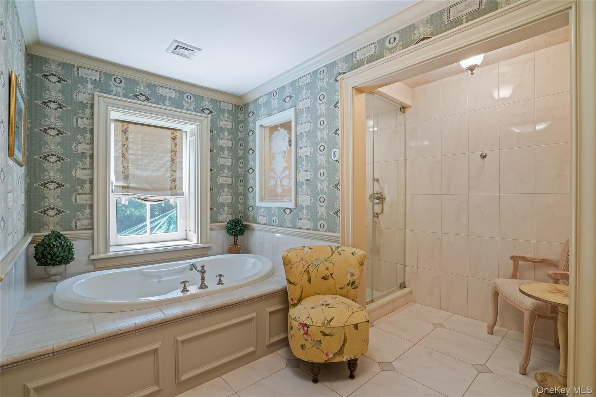 820 Bryant Avenue, Roslyn Harbor, NY 11576