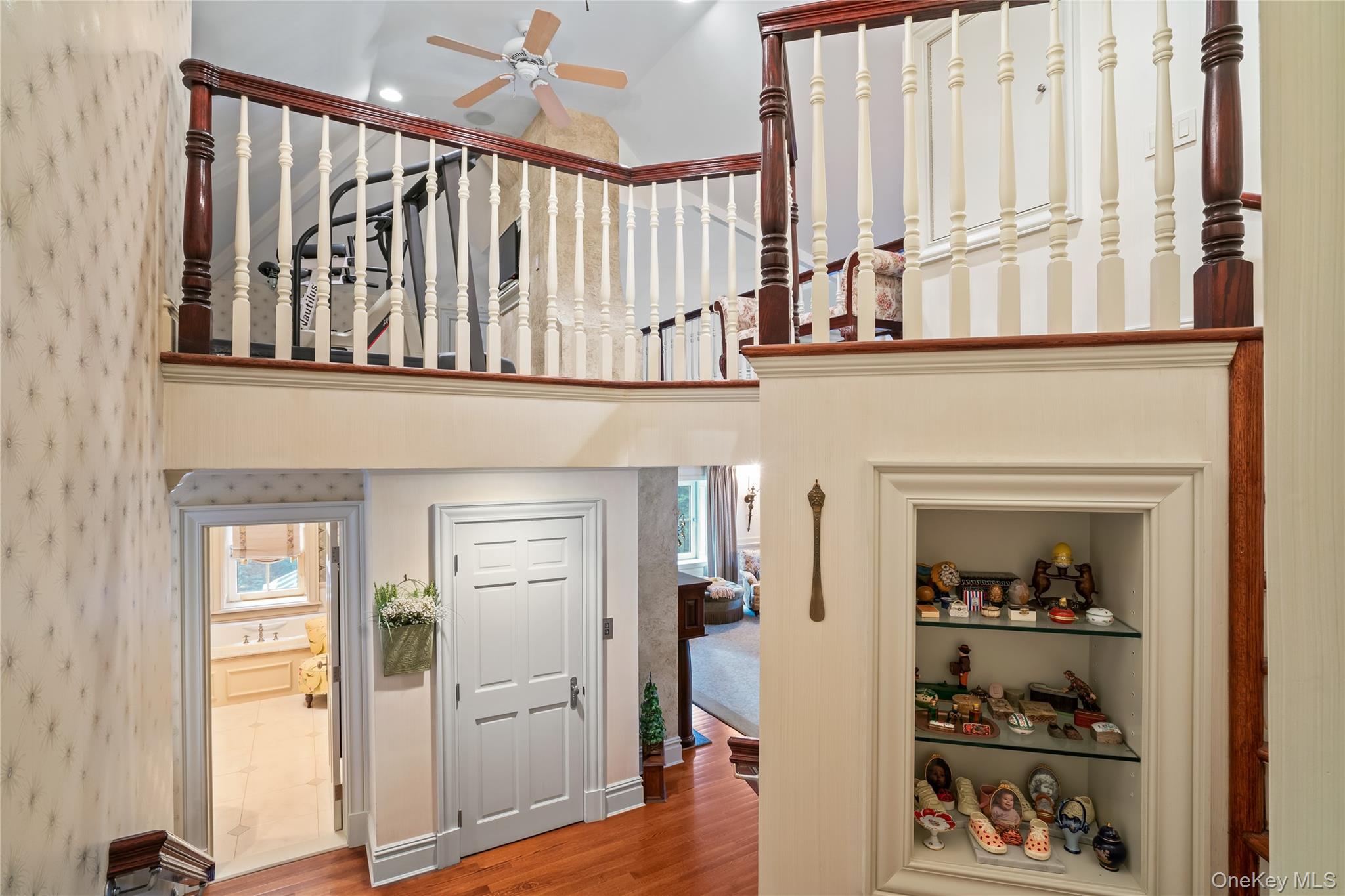 820 Bryant Avenue, Roslyn Harbor, NY 11576