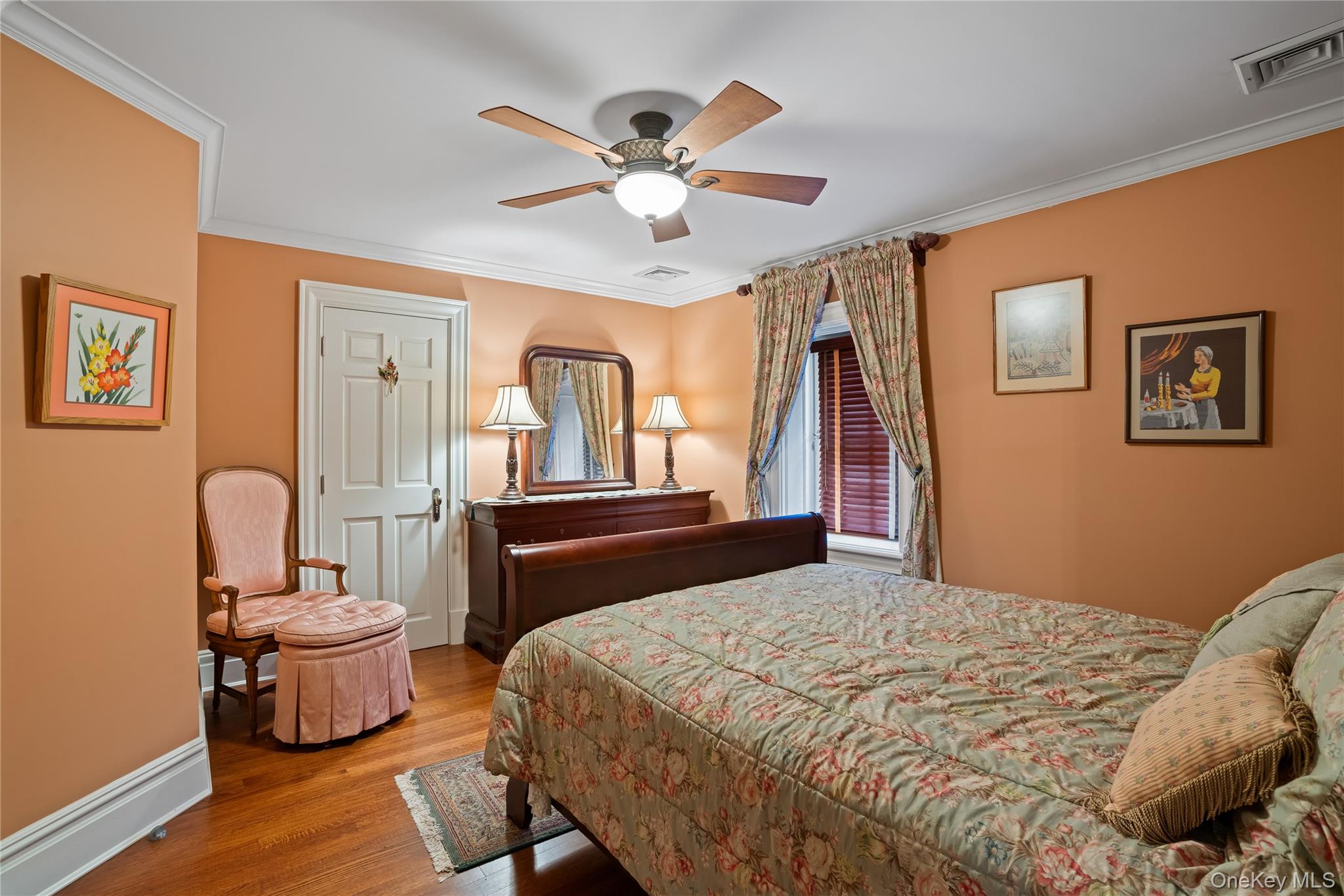 820 Bryant Avenue, Roslyn Harbor, NY 11576