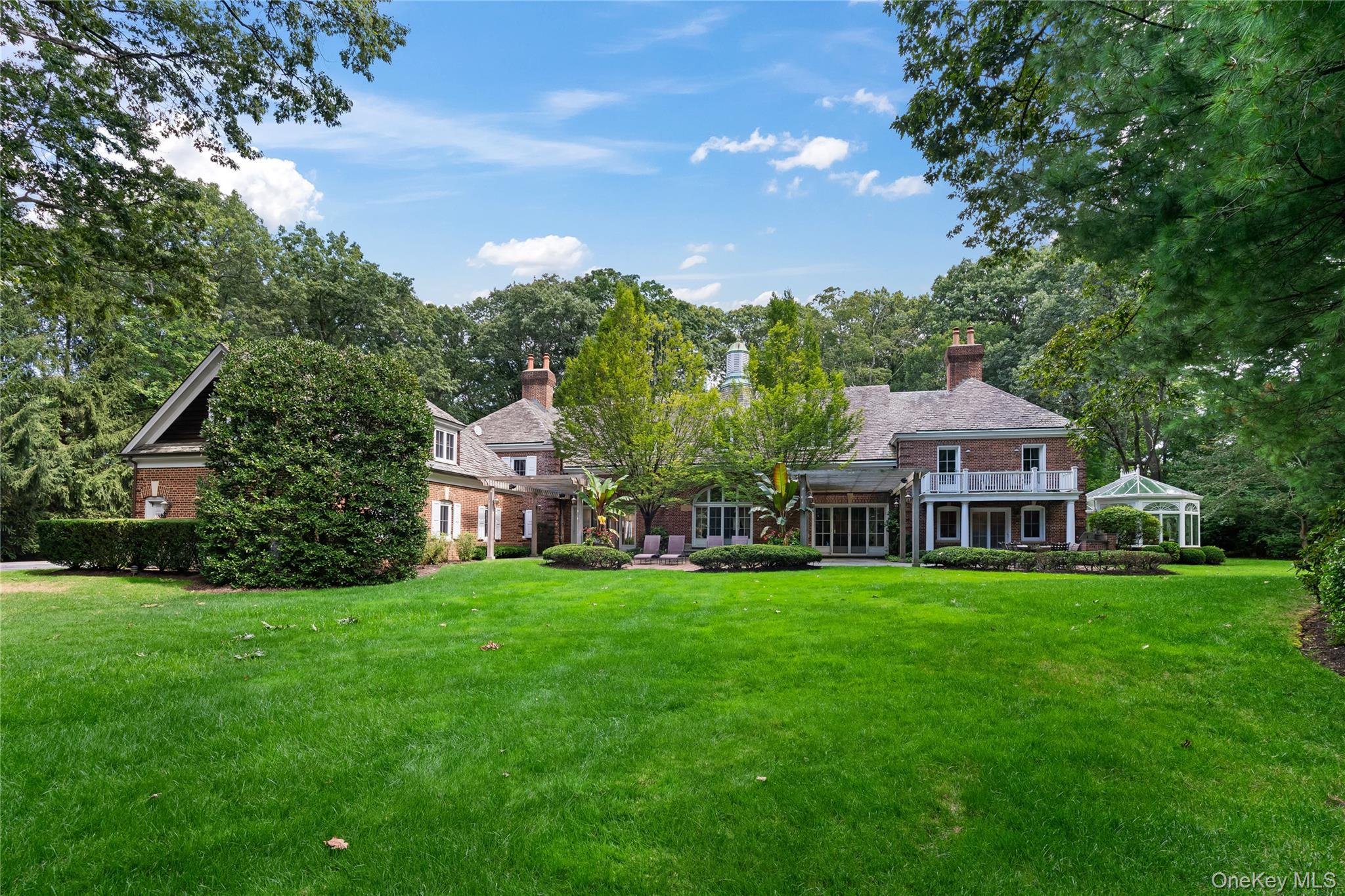 820 Bryant Avenue, Roslyn Harbor, NY 11576