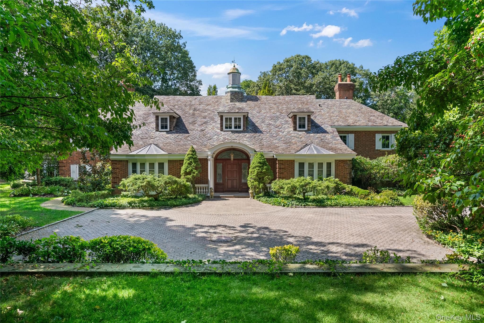 820 Bryant Avenue, Roslyn Harbor, NY 11576