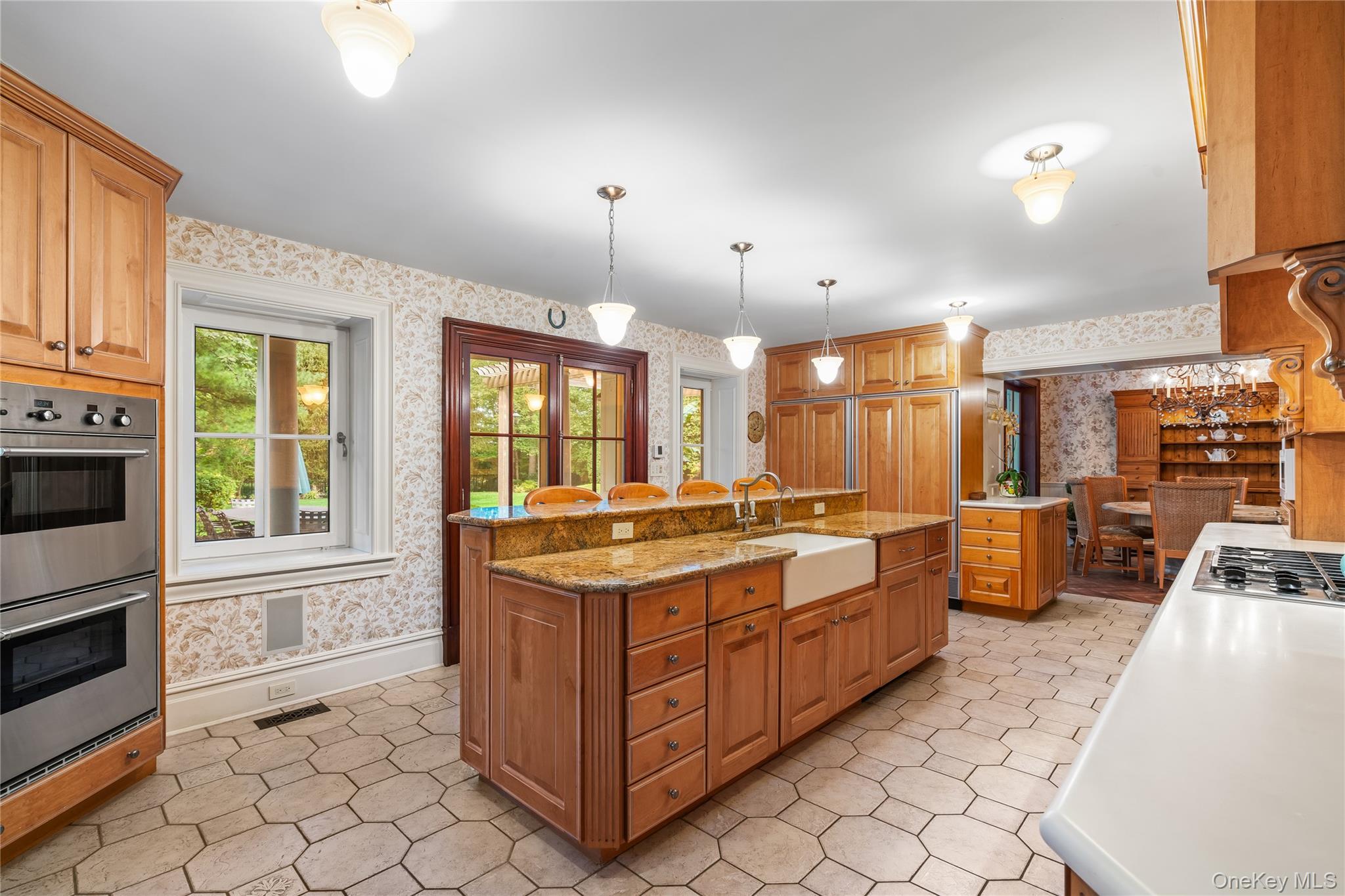 820 Bryant Avenue, Roslyn Harbor, NY 11576