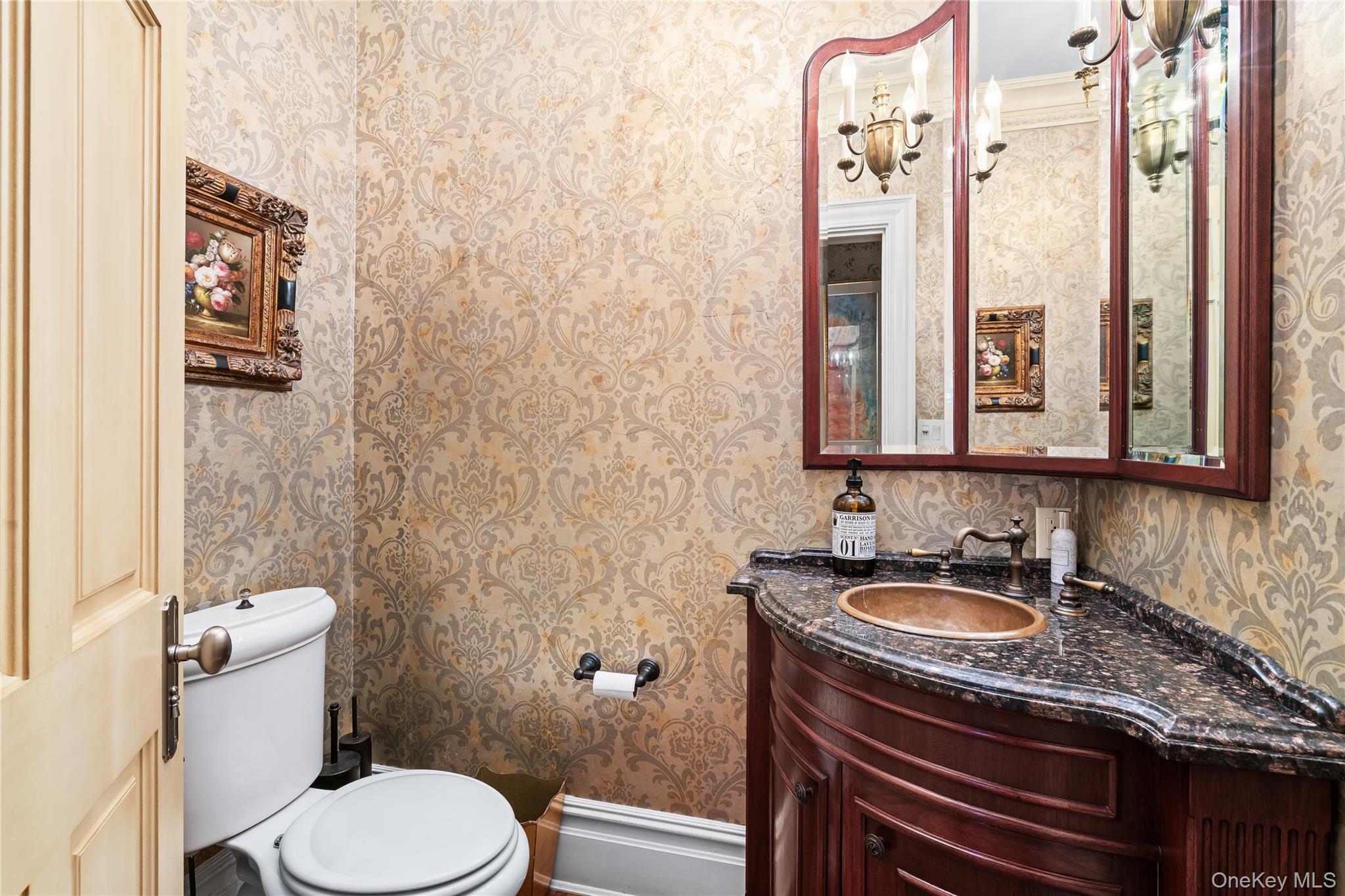 820 Bryant Avenue, Roslyn Harbor, NY 11576