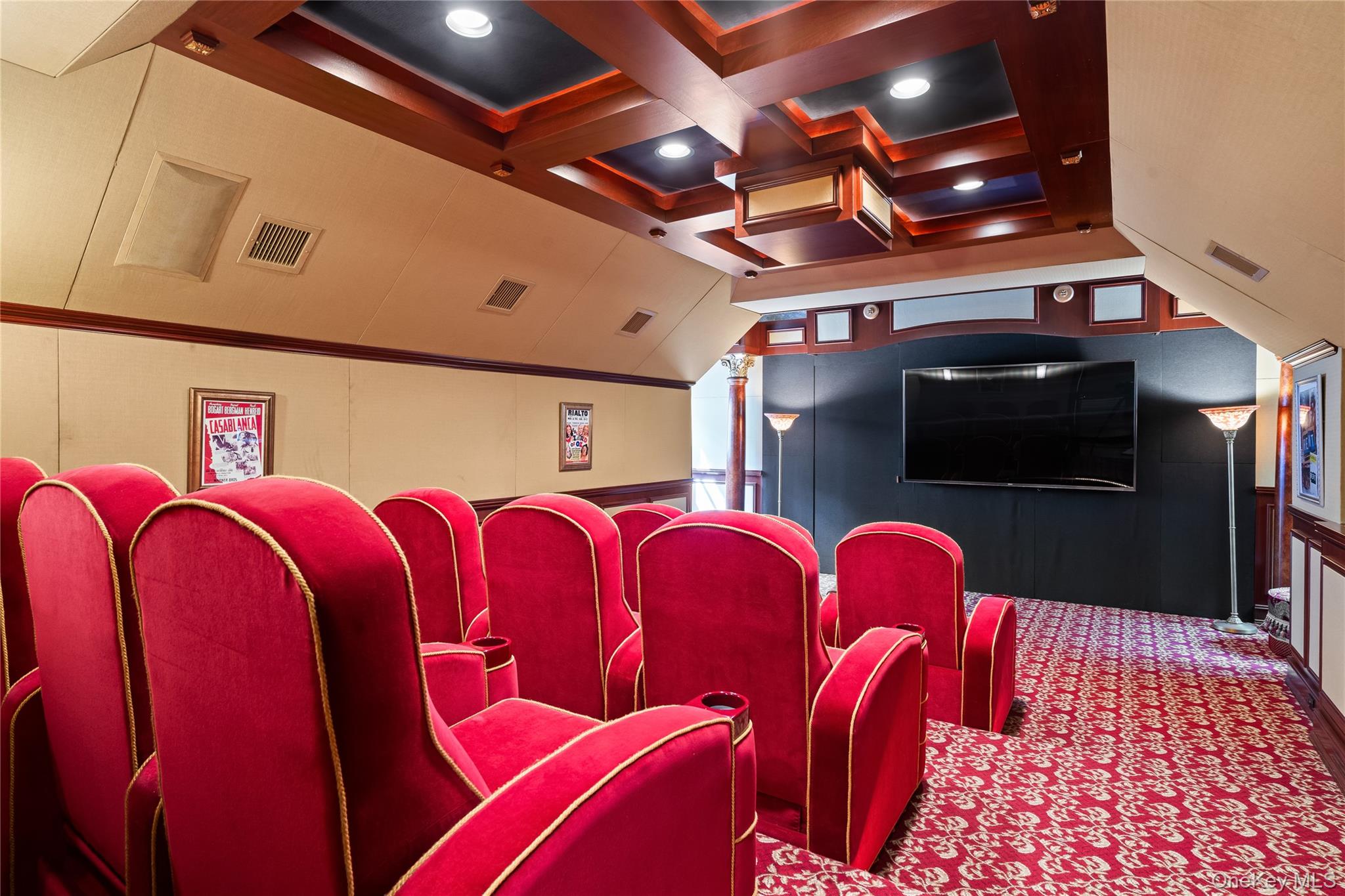 820 Bryant Avenue, Roslyn Harbor, NY 11576