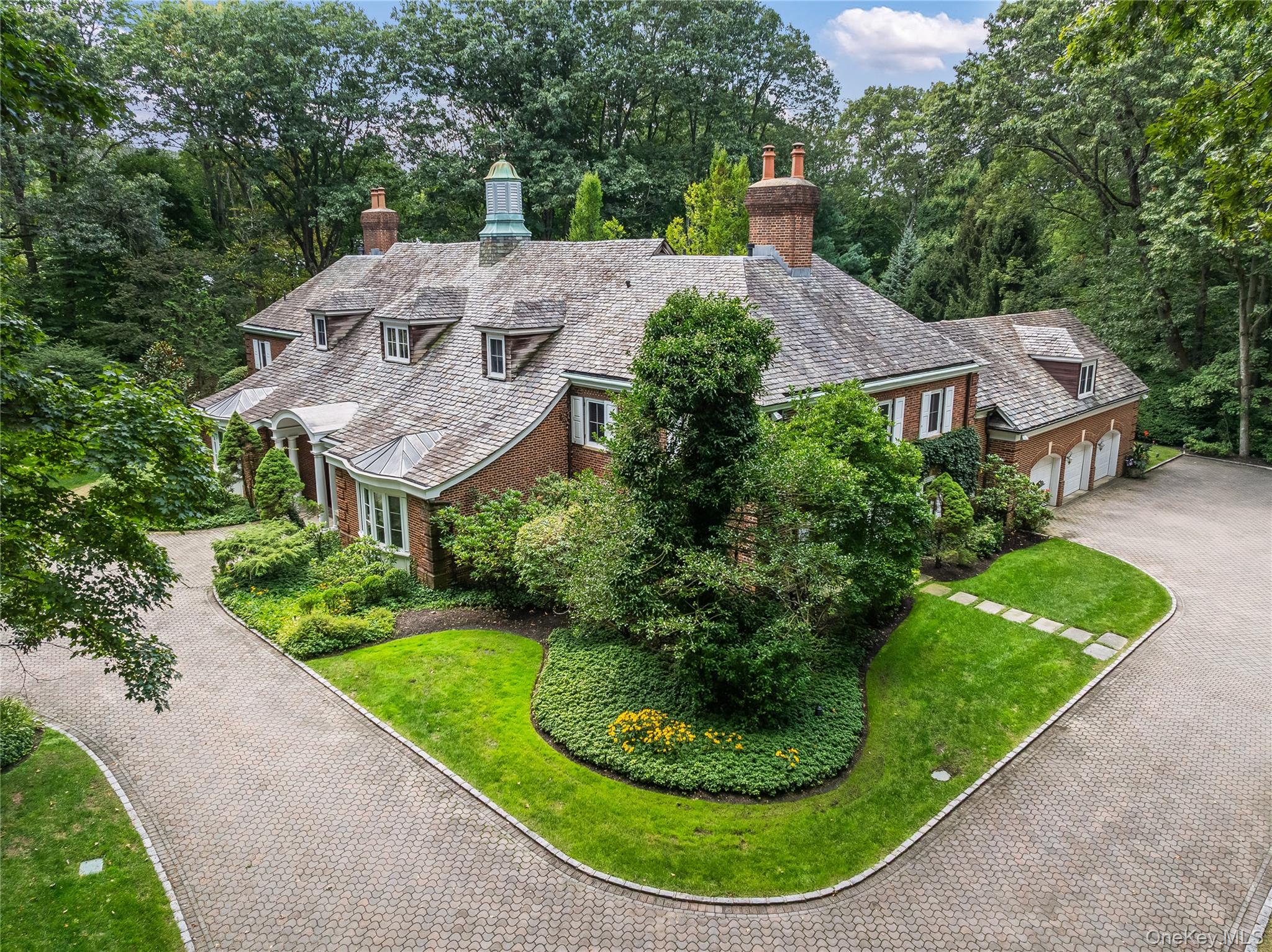 820 Bryant Avenue, Roslyn Harbor, NY 11576