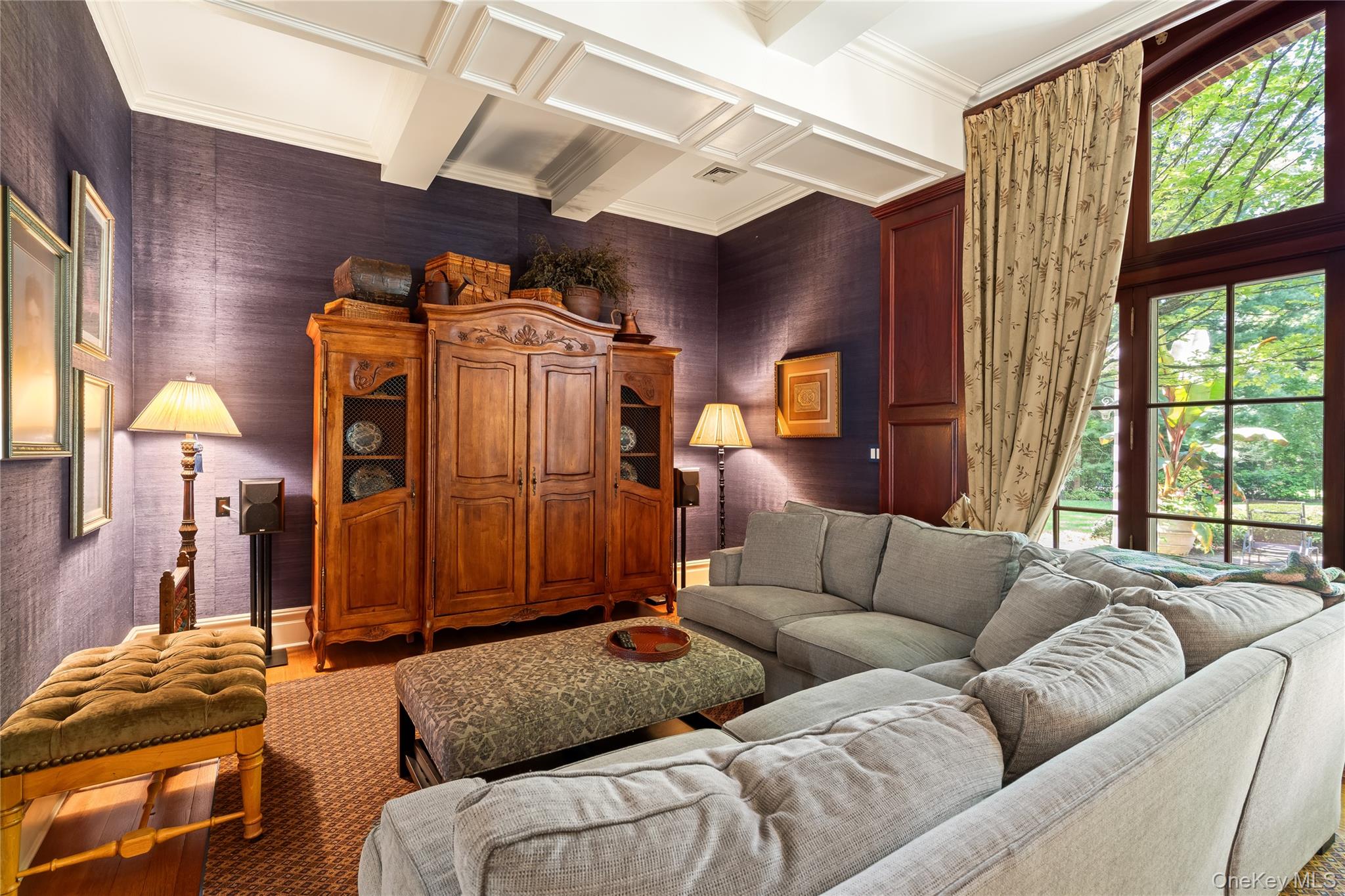 820 Bryant Avenue, Roslyn Harbor, NY 11576