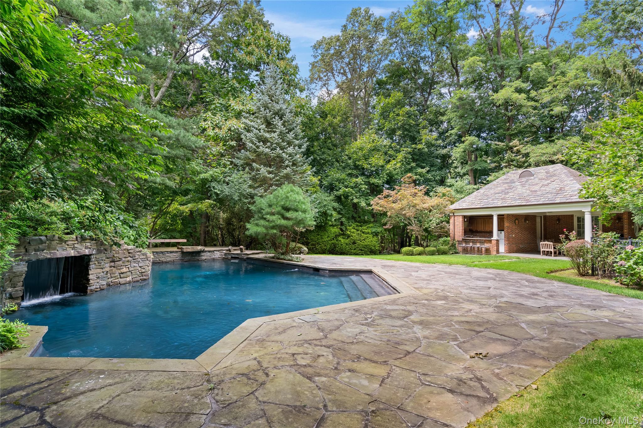 820 Bryant Avenue, Roslyn Harbor, NY 11576