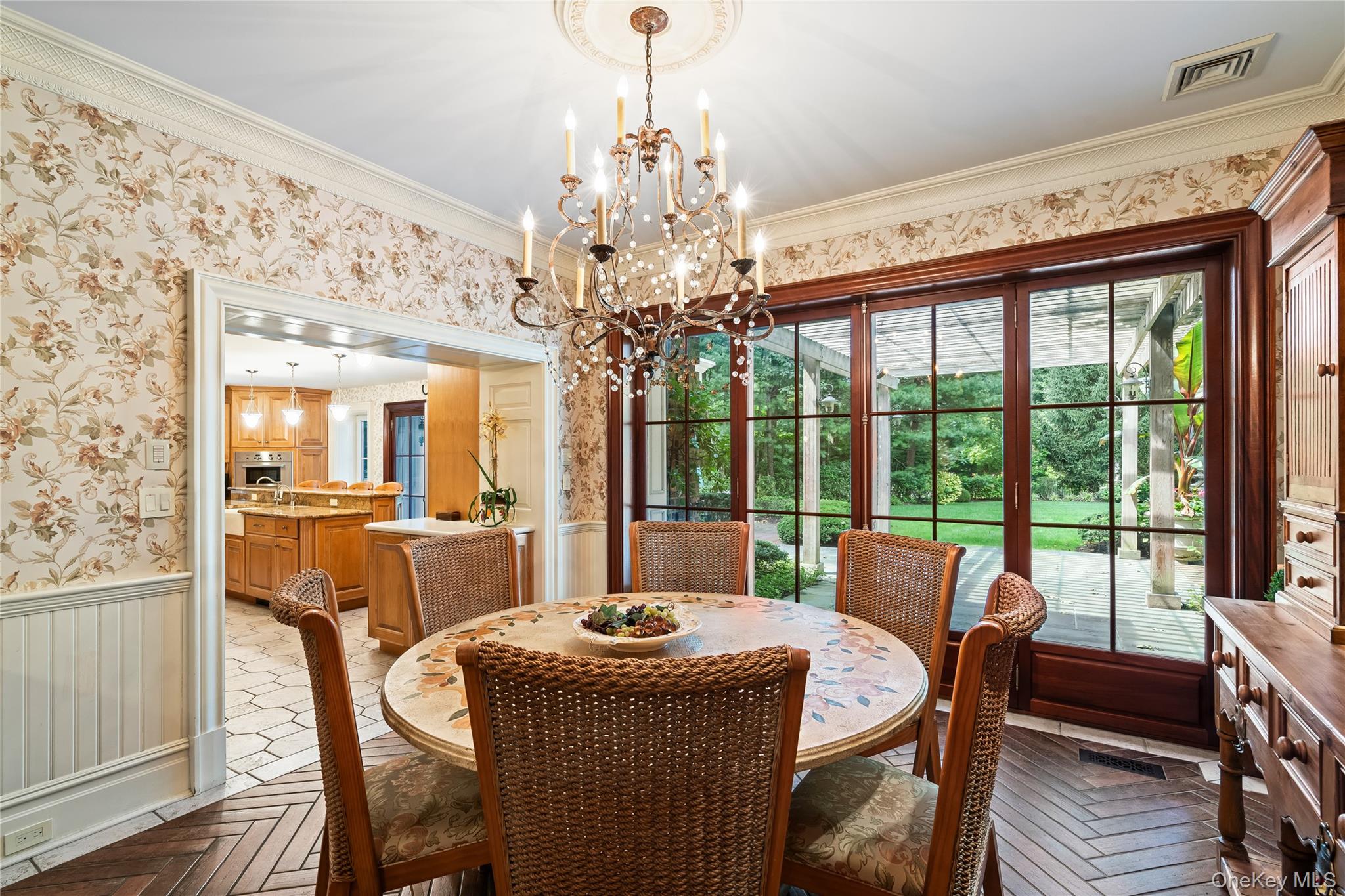 820 Bryant Avenue, Roslyn Harbor, NY 11576