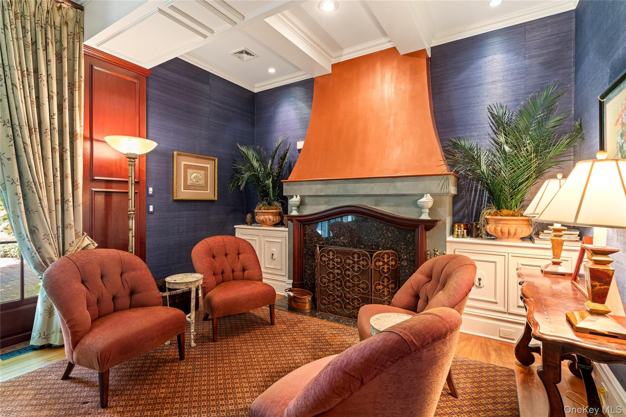 820 Bryant Avenue, Roslyn Harbor, NY 11576