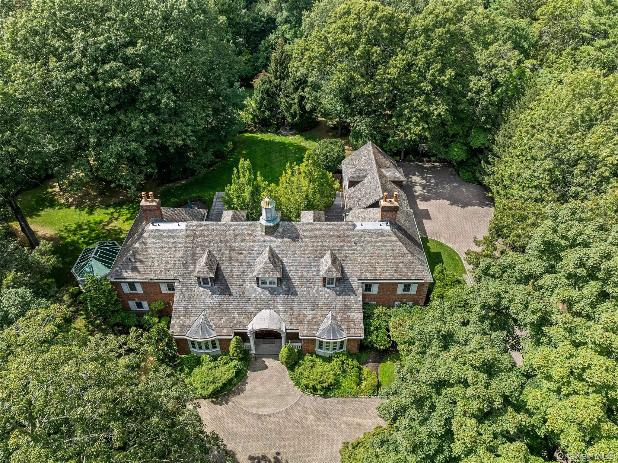 820 Bryant Avenue, Roslyn Harbor, NY 11576