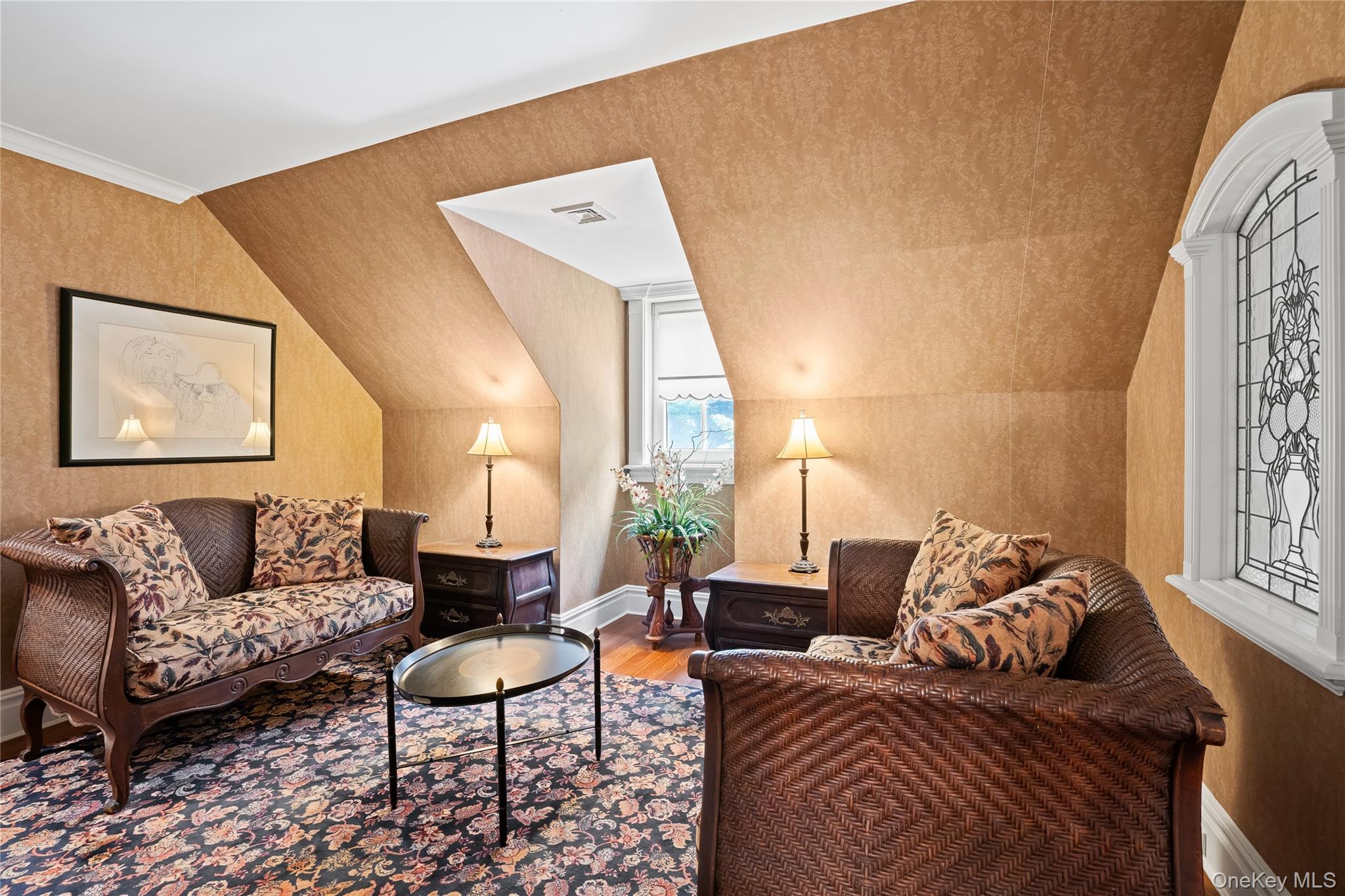 820 Bryant Avenue, Roslyn Harbor, NY 11576