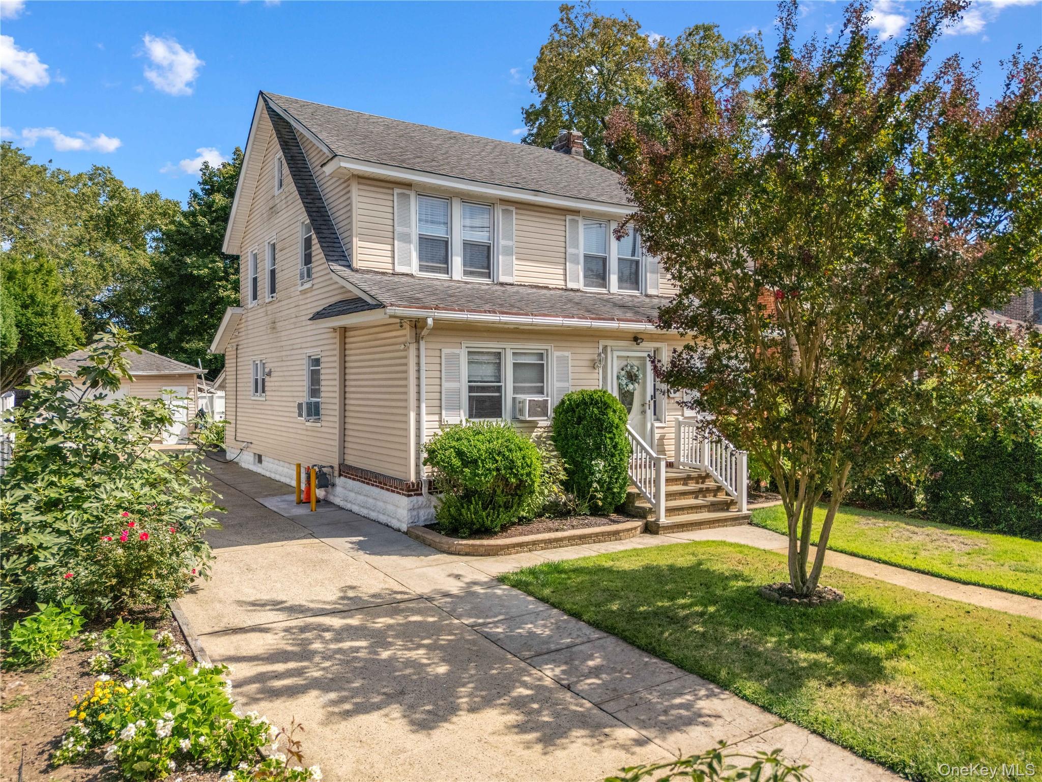 187 S Long Beach Avenue, Freeport, NY 11520