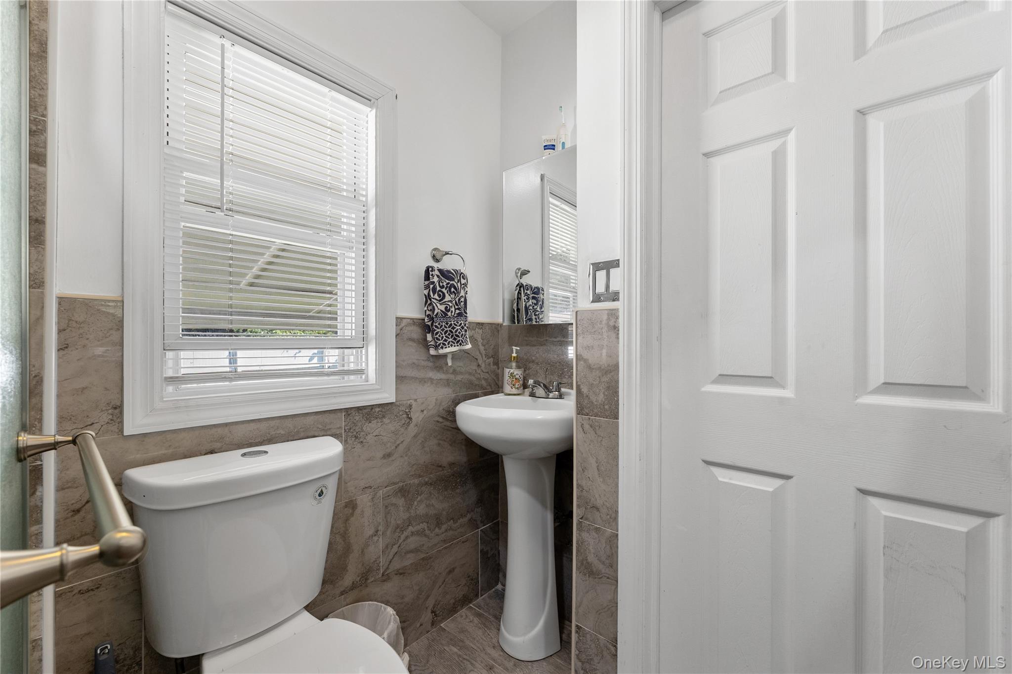 187 S Long Beach Avenue, Freeport, NY 11520