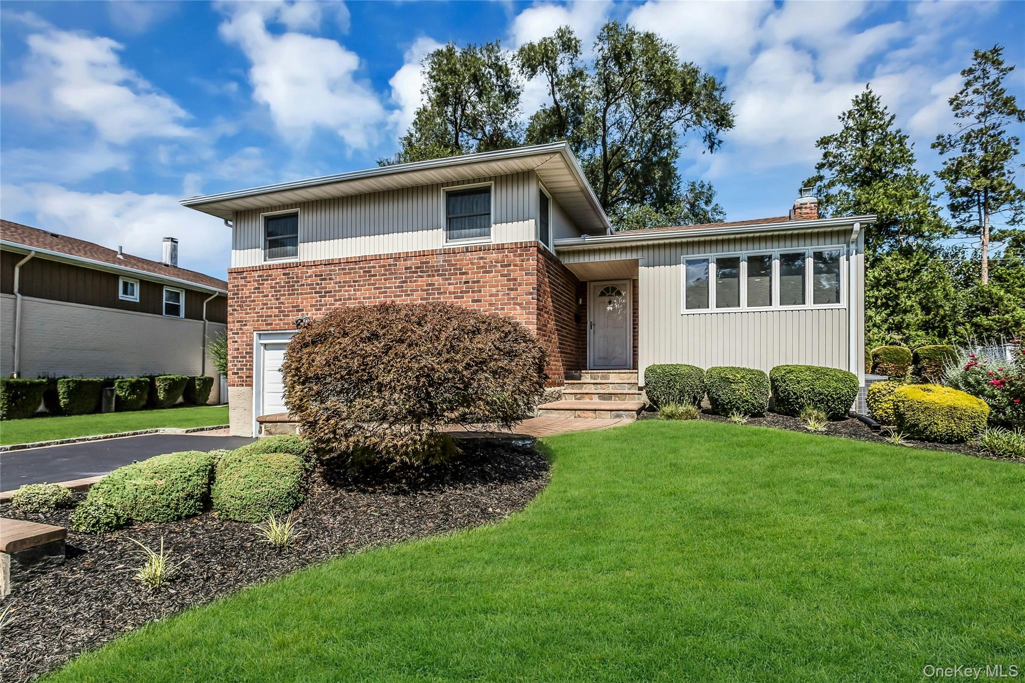 14 Judith Street, Plainview, NY 11803