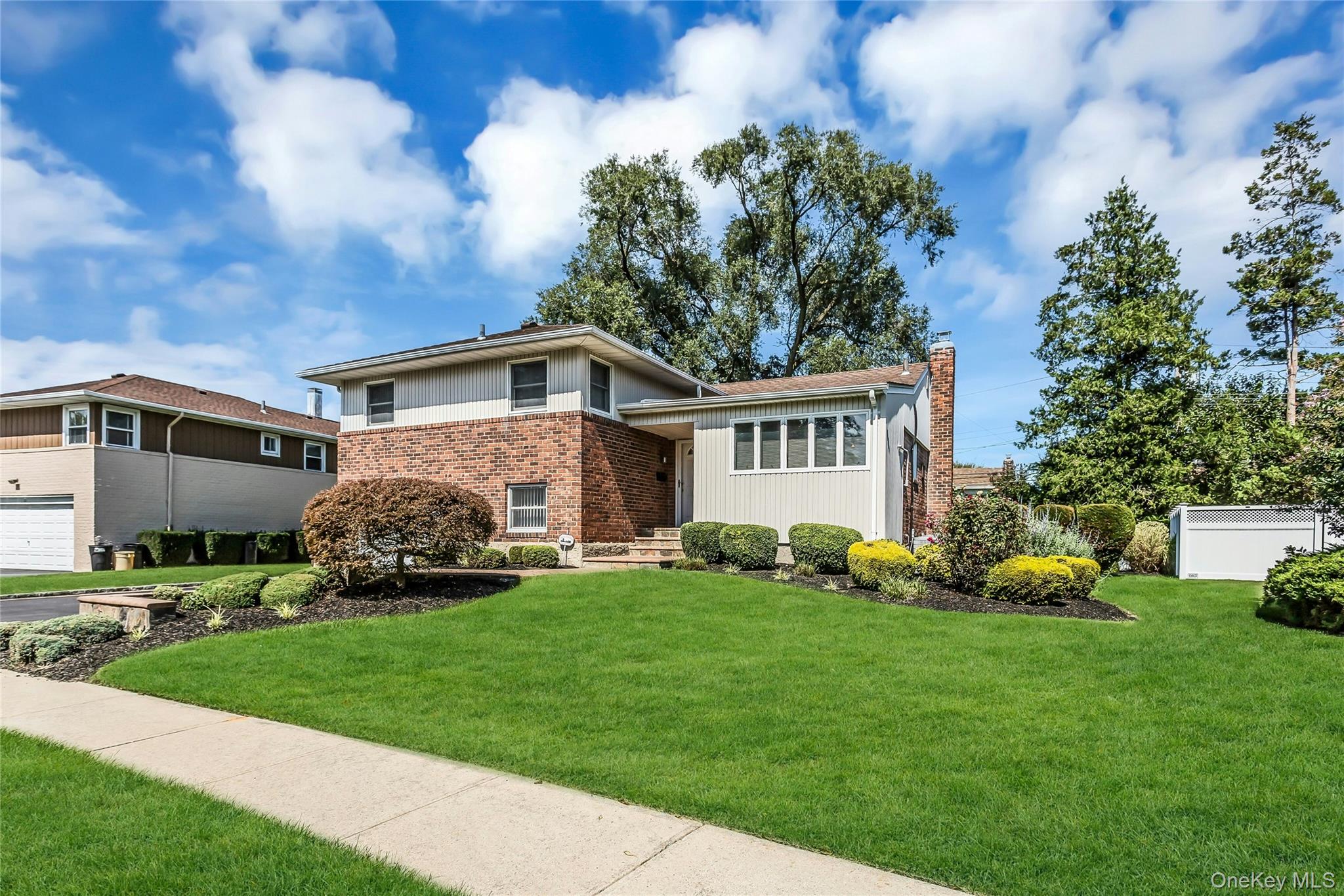 14 Judith Street, Plainview, NY 11803