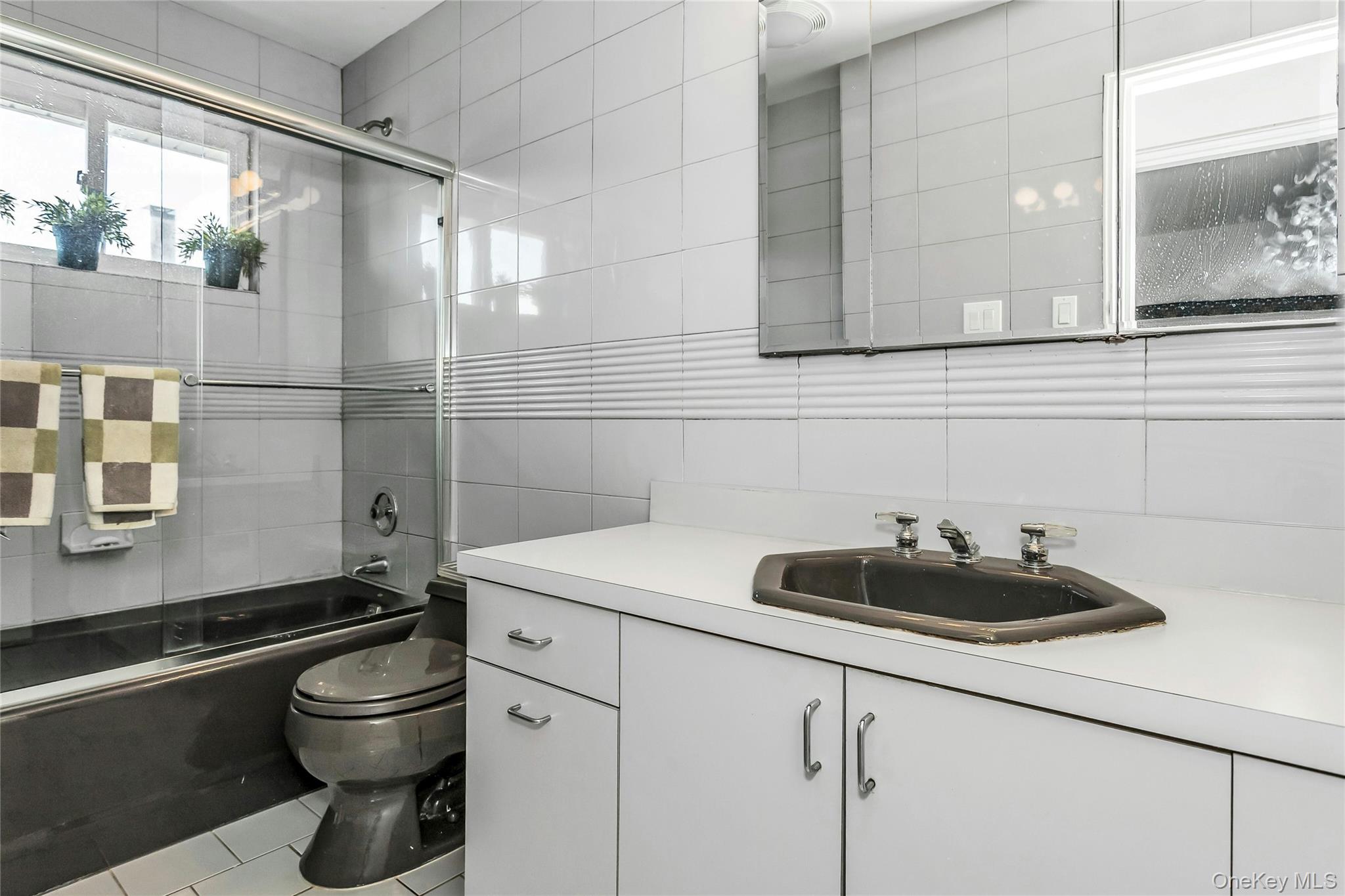 14 Judith Street, Plainview, NY 11803