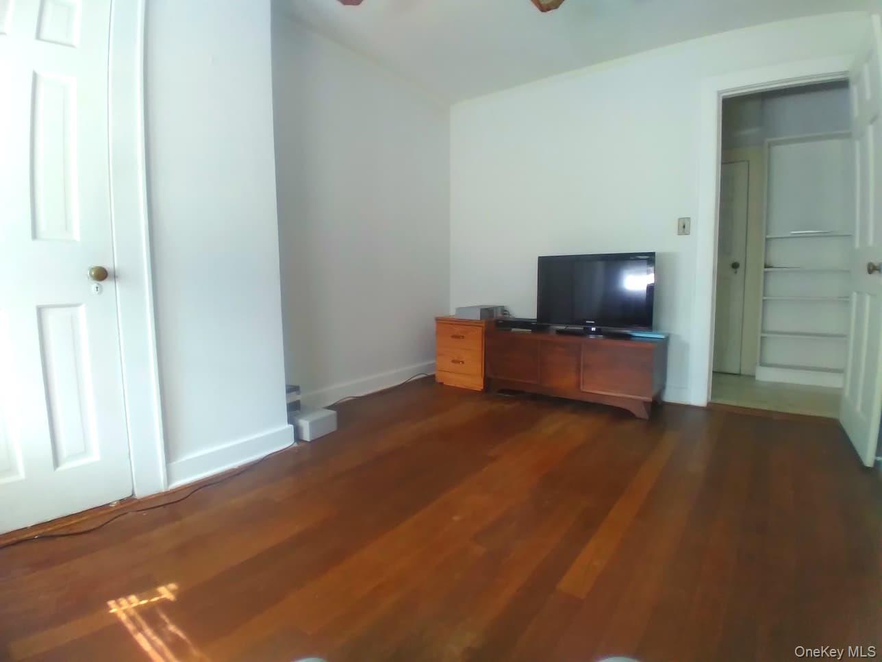 28 Cross Street, Locust Valley, NY 11560