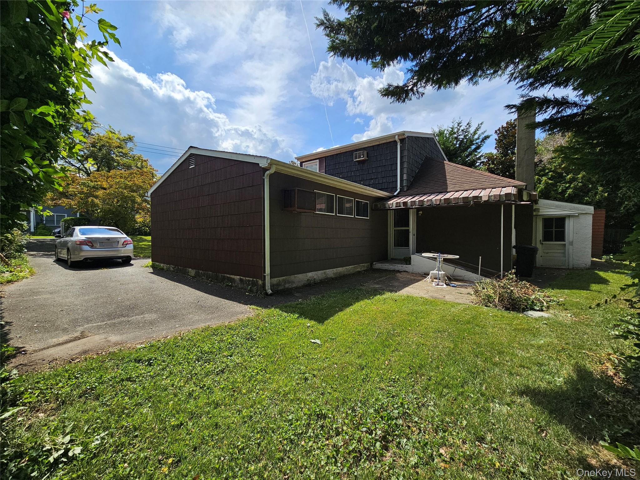 28 Cross Street, Locust Valley, NY 11560