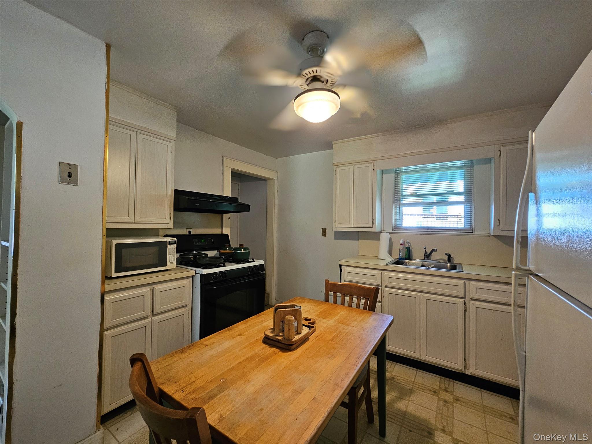 28 Cross Street, Locust Valley, NY 11560