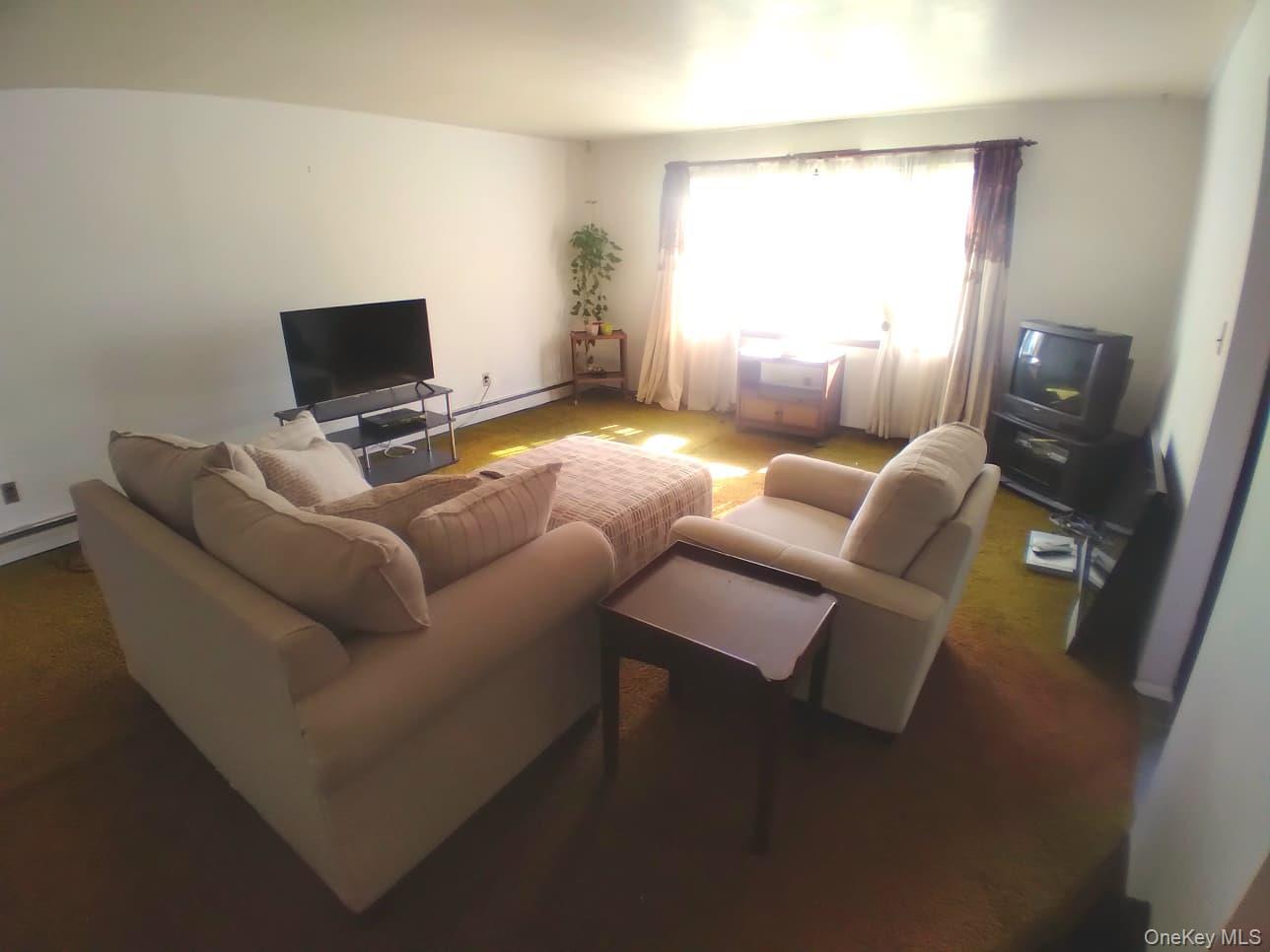 28 Cross Street, Locust Valley, NY 11560