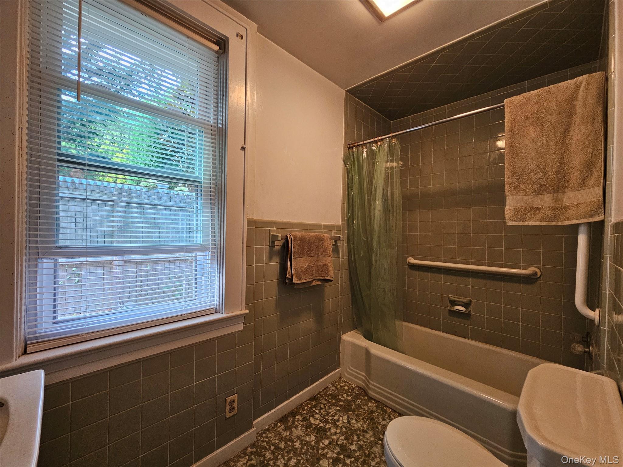 28 Cross Street, Locust Valley, NY 11560