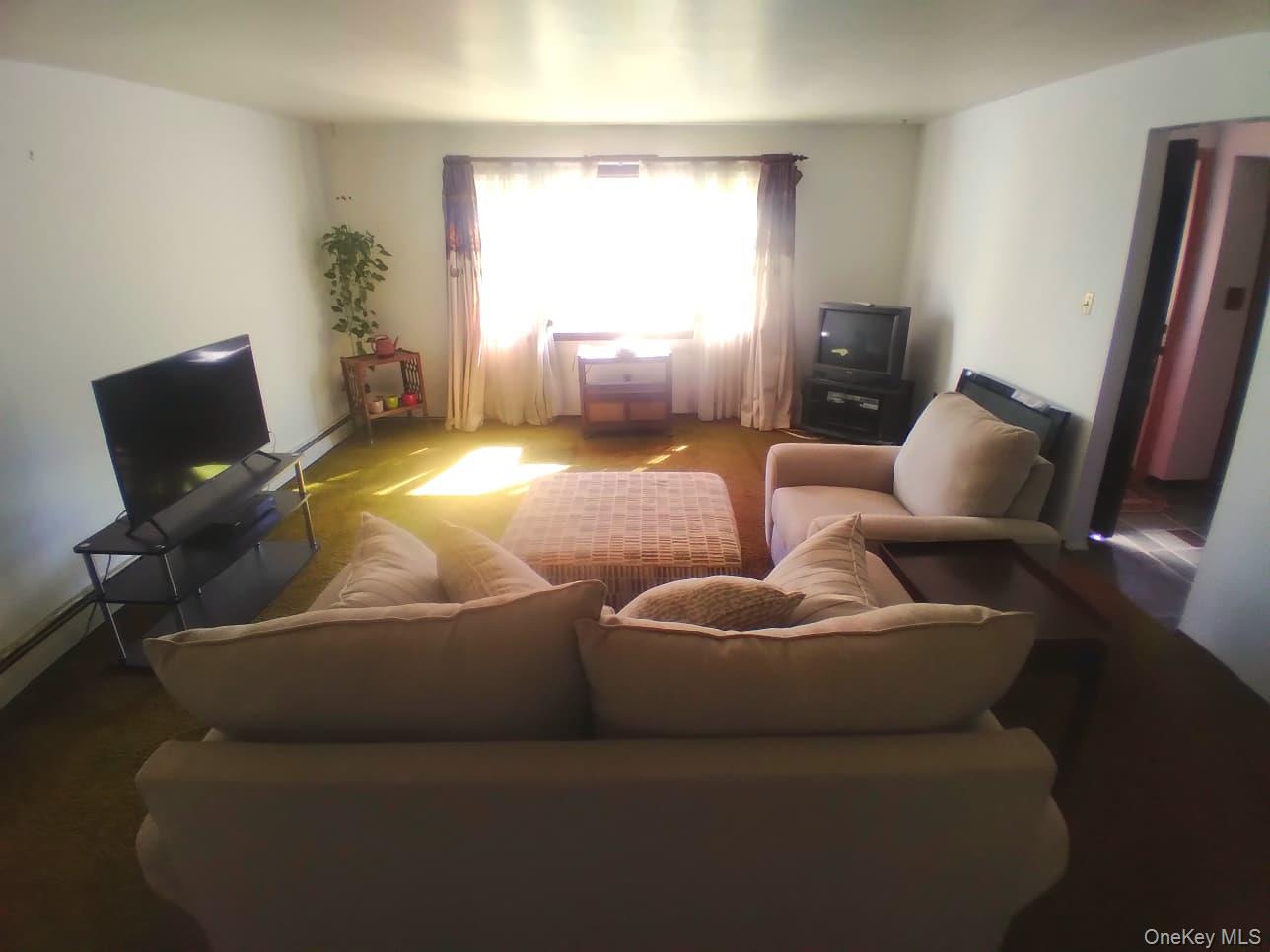 28 Cross Street, Locust Valley, NY 11560