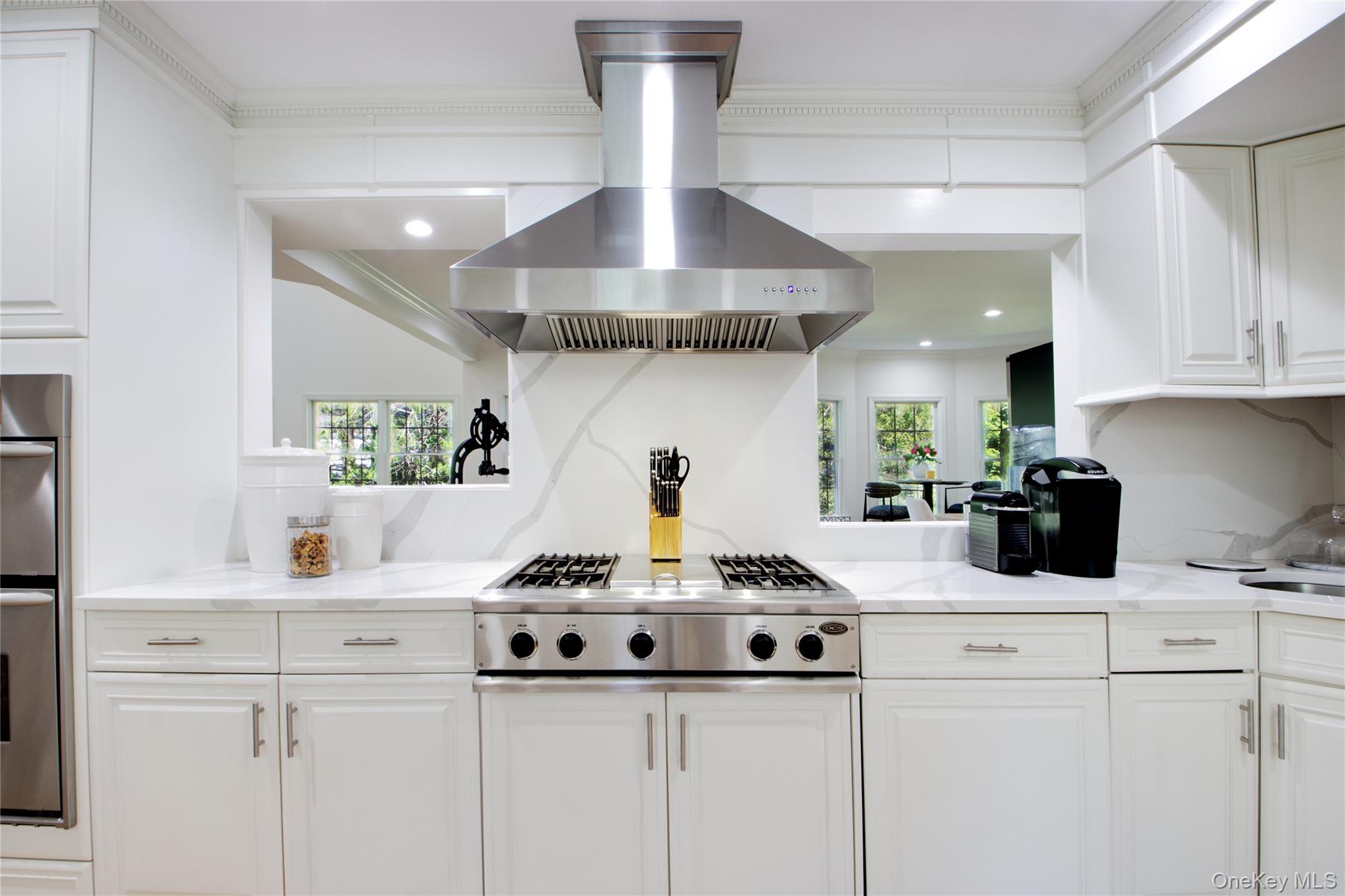 39 Squirrel Hill Road, East Hills, NY 11577