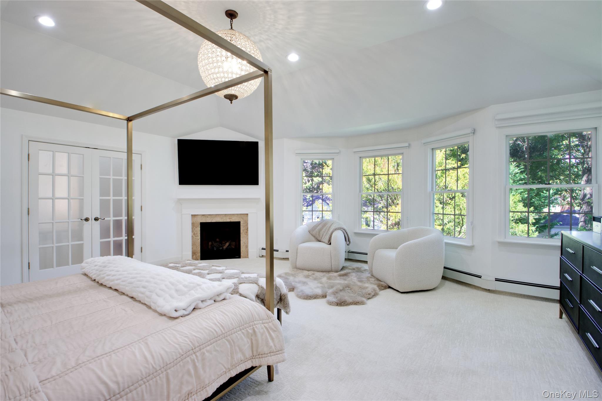 39 Squirrel Hill Road, East Hills, NY 11577