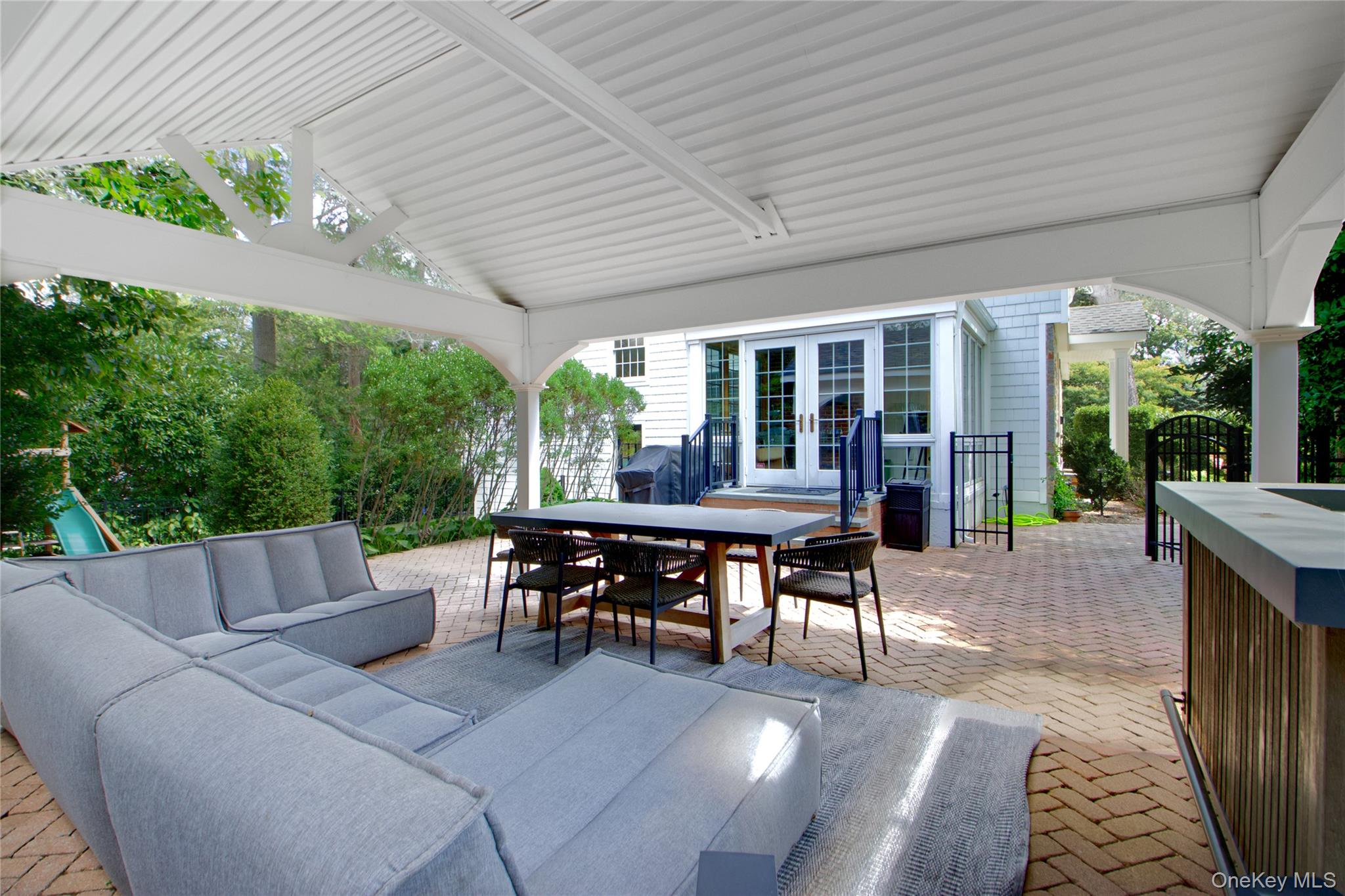 39 Squirrel Hill Road, East Hills, NY 11577