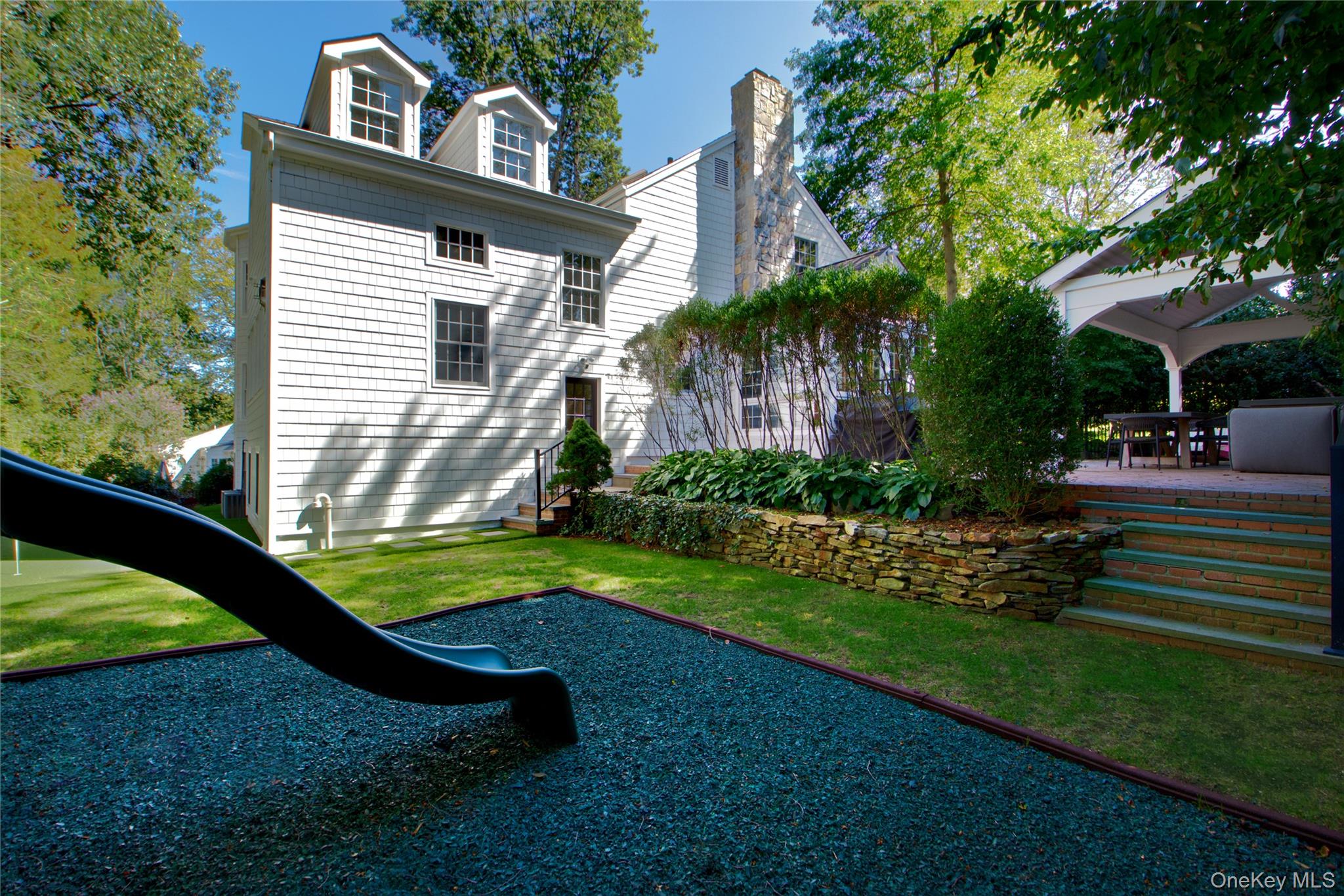 39 Squirrel Hill Road, East Hills, NY 11577