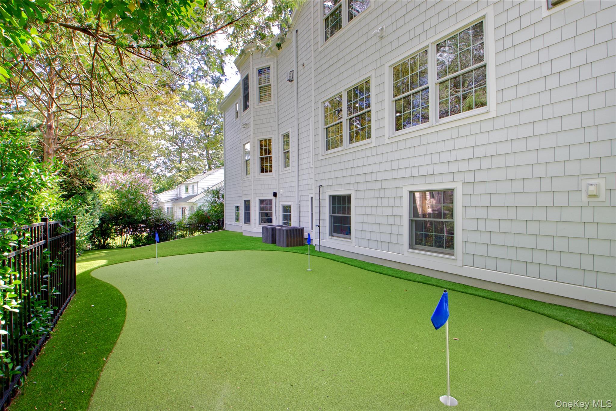 39 Squirrel Hill Road, East Hills, NY 11577