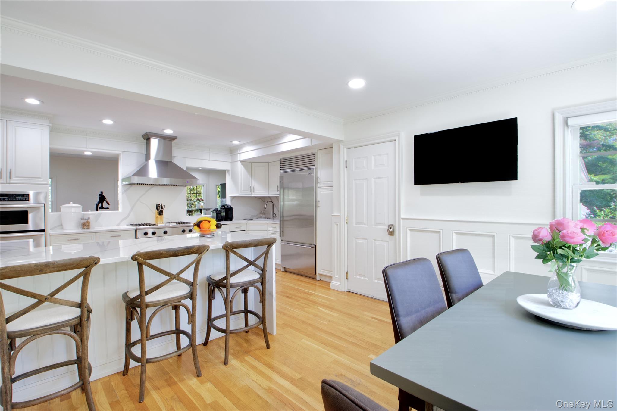 39 Squirrel Hill Road, East Hills, NY 11577