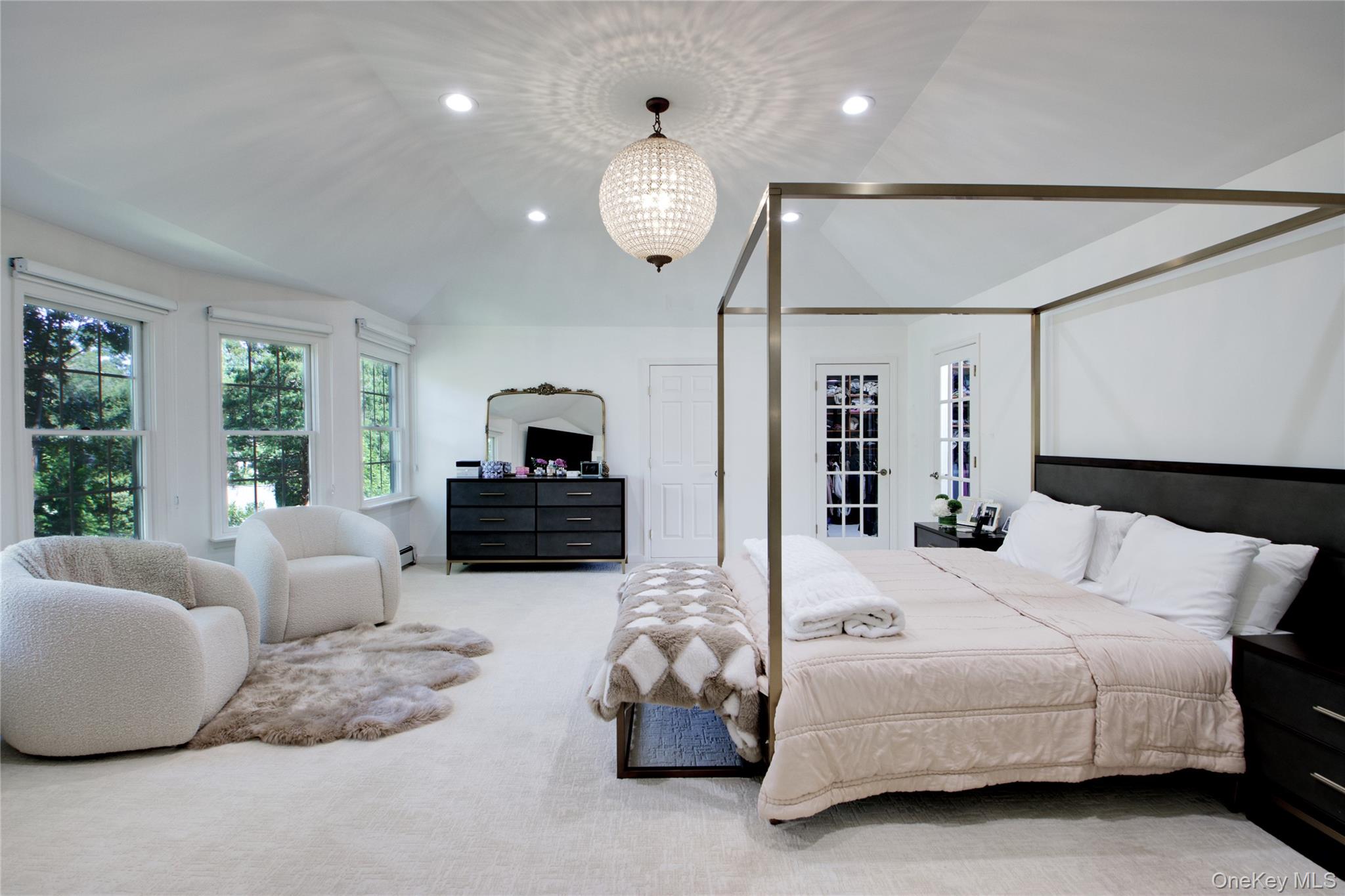 39 Squirrel Hill Road, East Hills, NY 11577