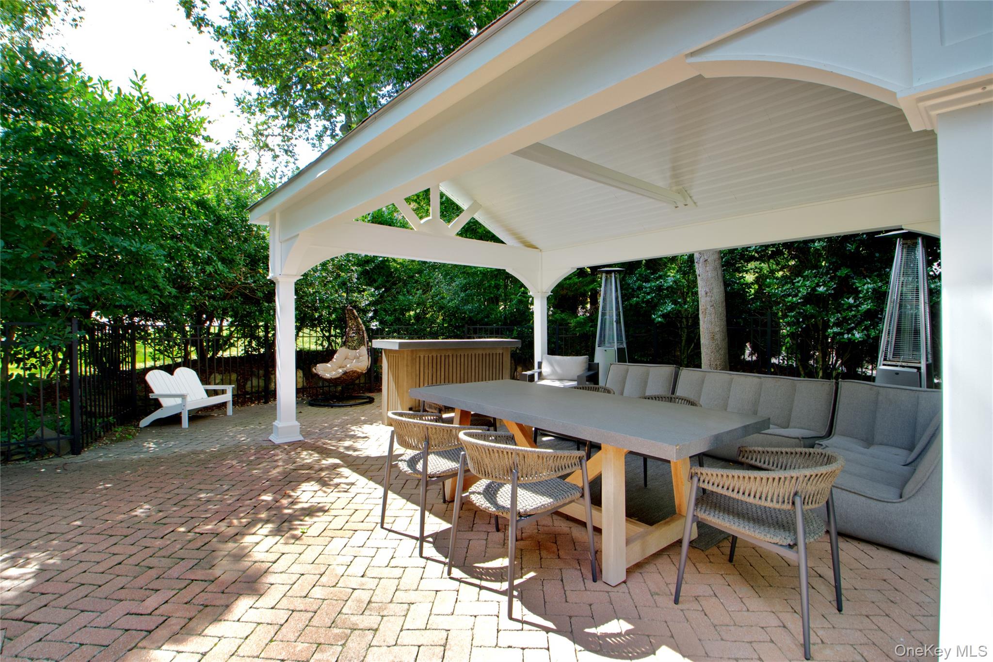 39 Squirrel Hill Road, East Hills, NY 11577