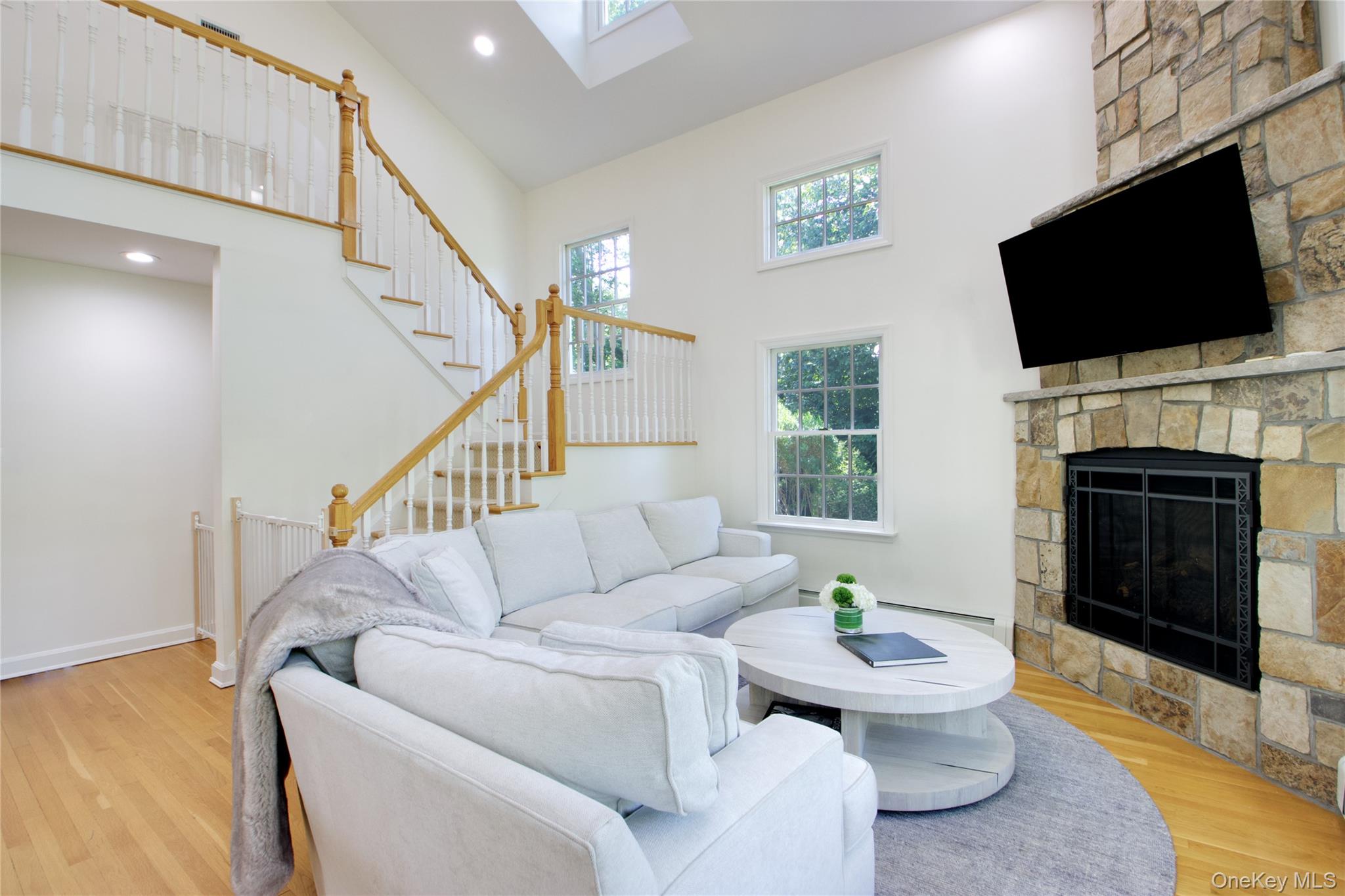 39 Squirrel Hill Road, East Hills, NY 11577