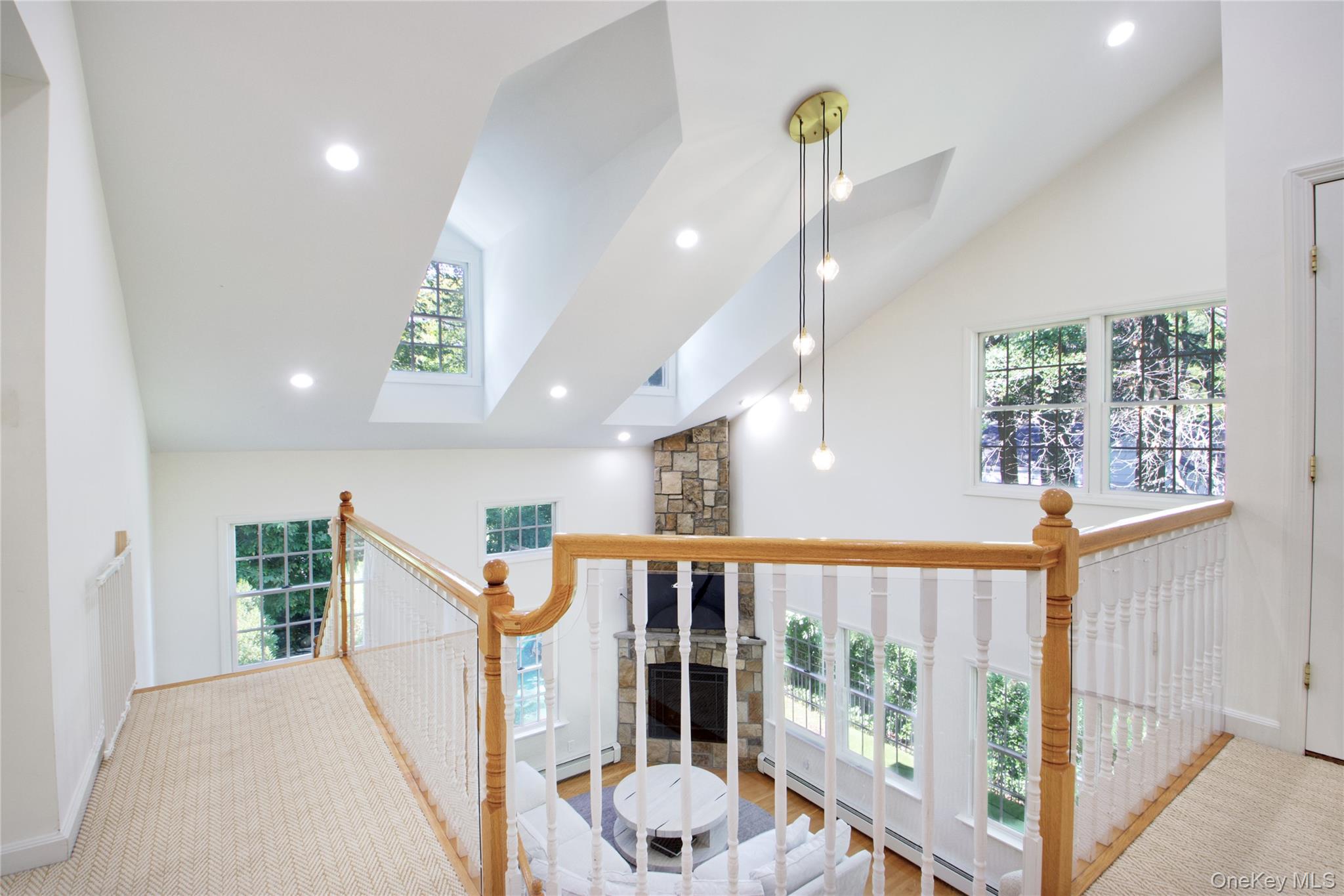 39 Squirrel Hill Road, East Hills, NY 11577