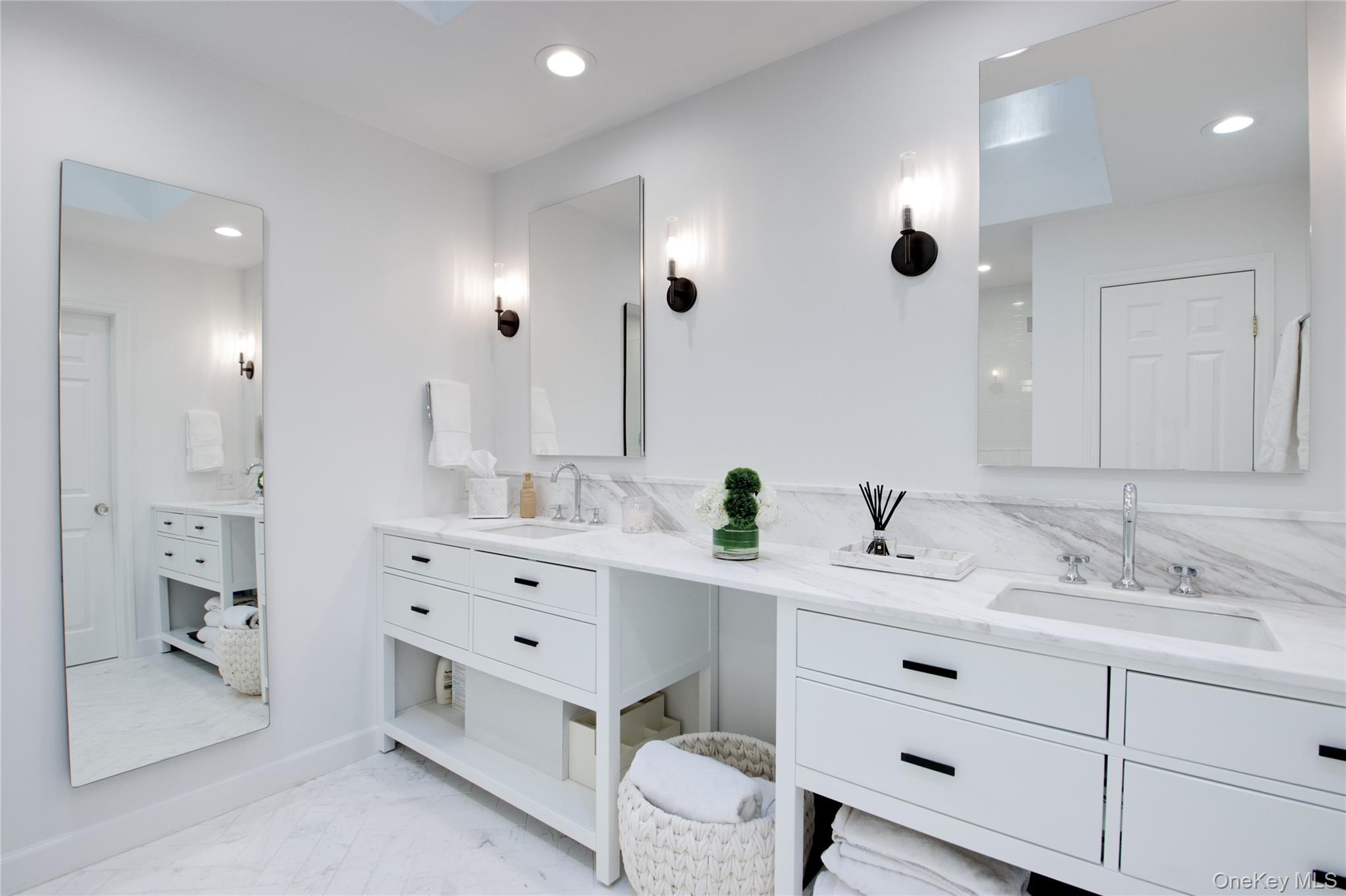 39 Squirrel Hill Road, East Hills, NY 11577