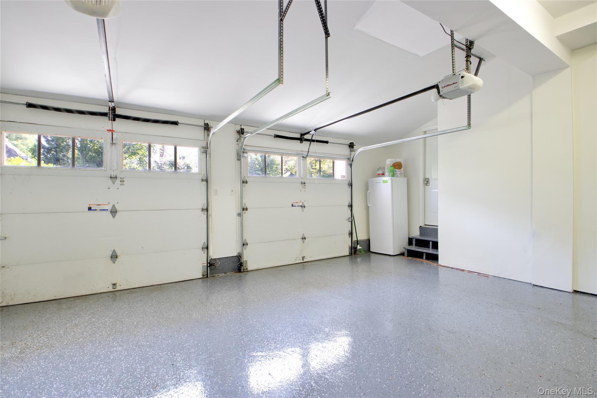 39 Squirrel Hill Road, East Hills, NY 11577